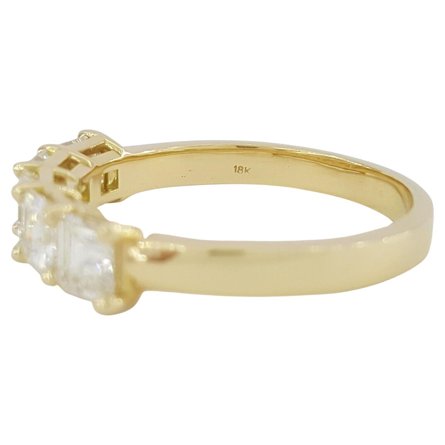 Taille Asscher Bague jonc en or jaune 18 carats avec 5 pierres taille émeraude de 2,5 carats en vente