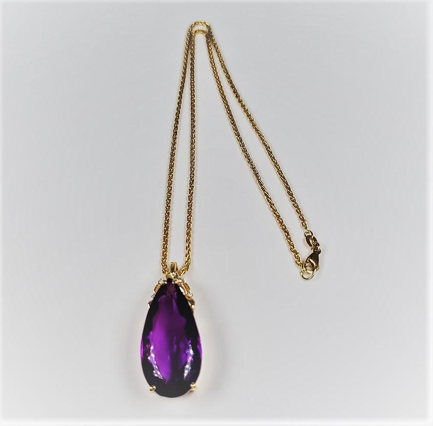 Pear Cut 25 Carat Amethyst and Diamond Enhancer Yellow Gold Chain For Sale