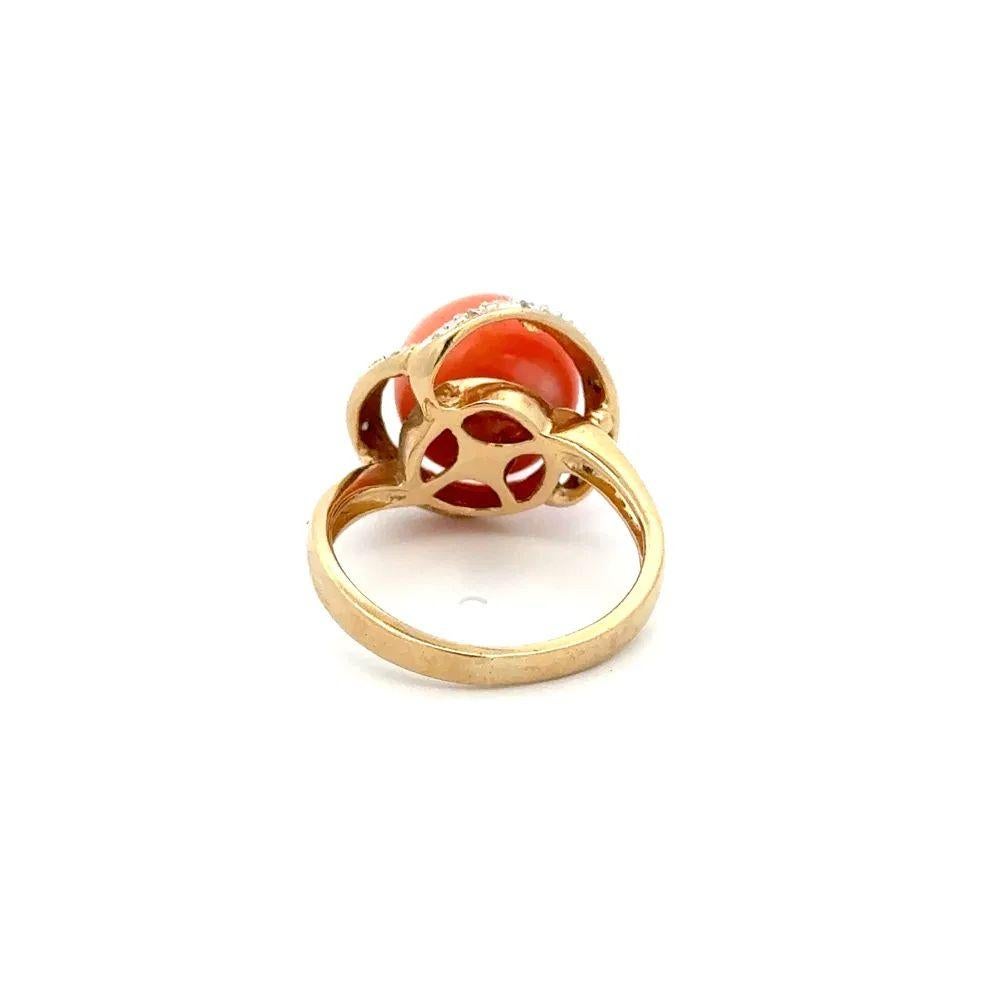 2.5 Carat Angel Skin Round Coral and Diamond Gold Cocktail Ring In Excellent Condition For Sale In Montreal, QC