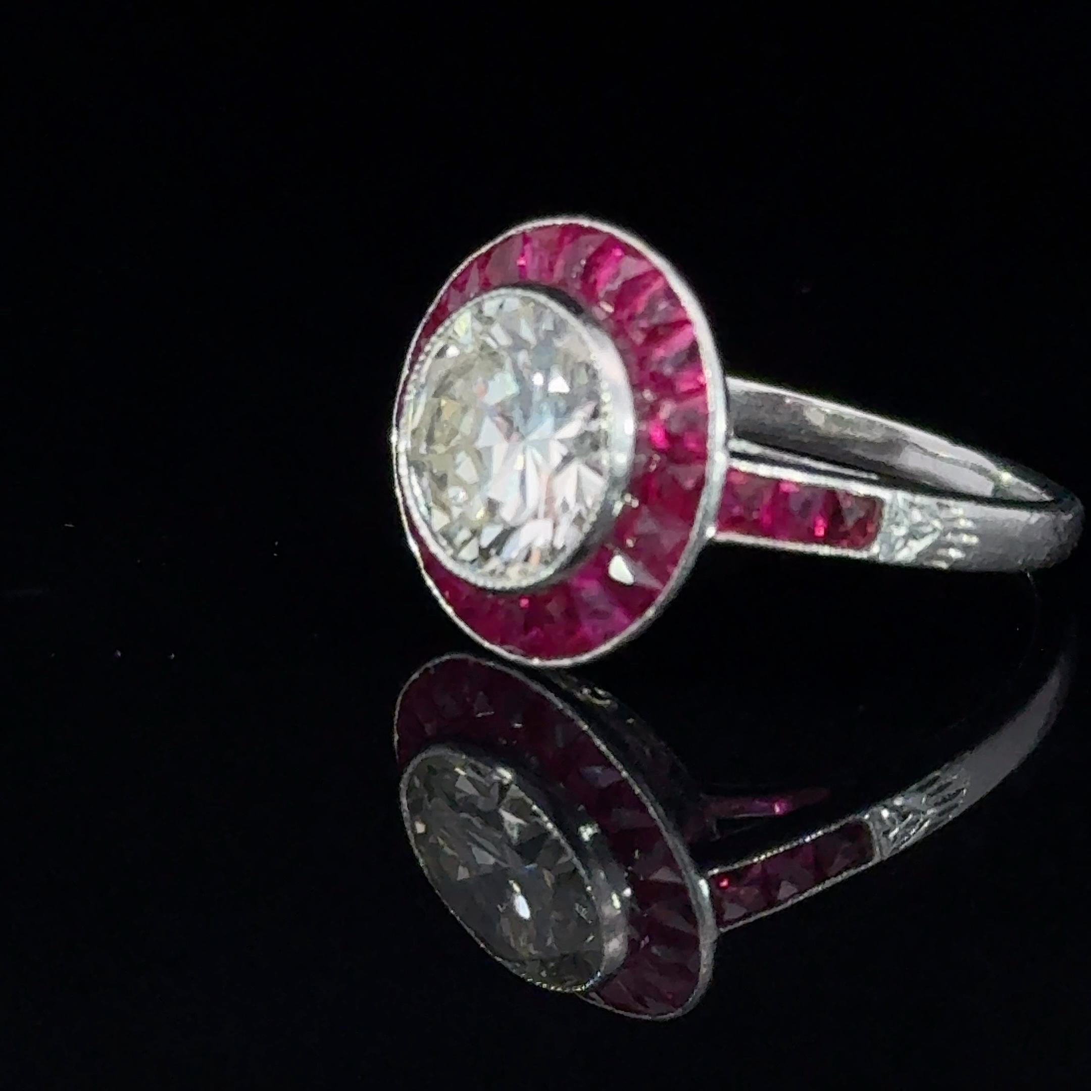 2.5 Carat Art Deco Diamond Ruby Platinum Ring In Good Condition In New York, NY