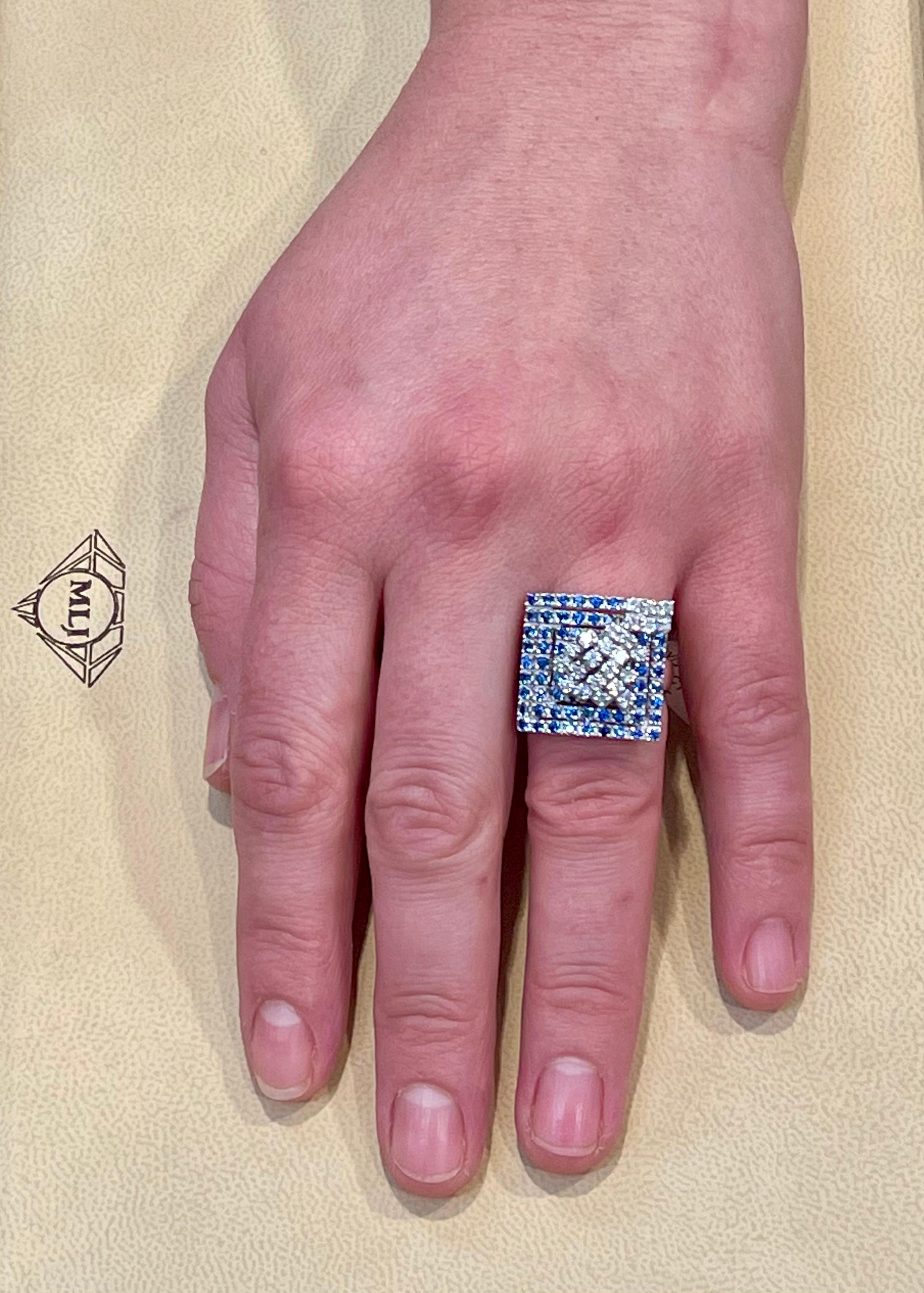 2.5 Carat Blue Sapphire and .65 Ct Diamond Cocktail Ring in 18 Karat Gold Estate en vente 14