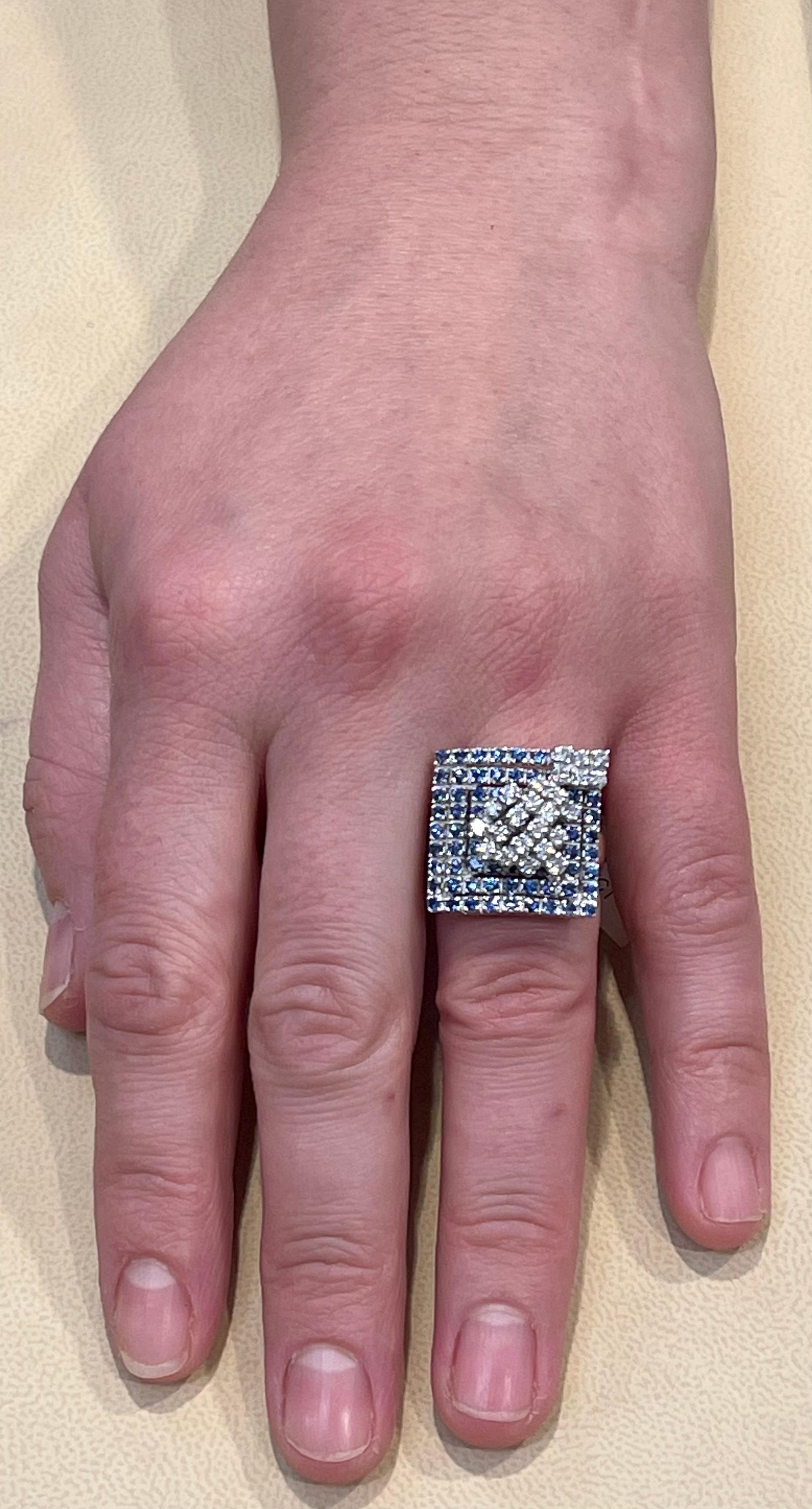 Anillo de cóctel de zafiro azul de 2,5 quilates y diamantes de 0,65 quilates en oro de 18 quilates Estate en venta 1