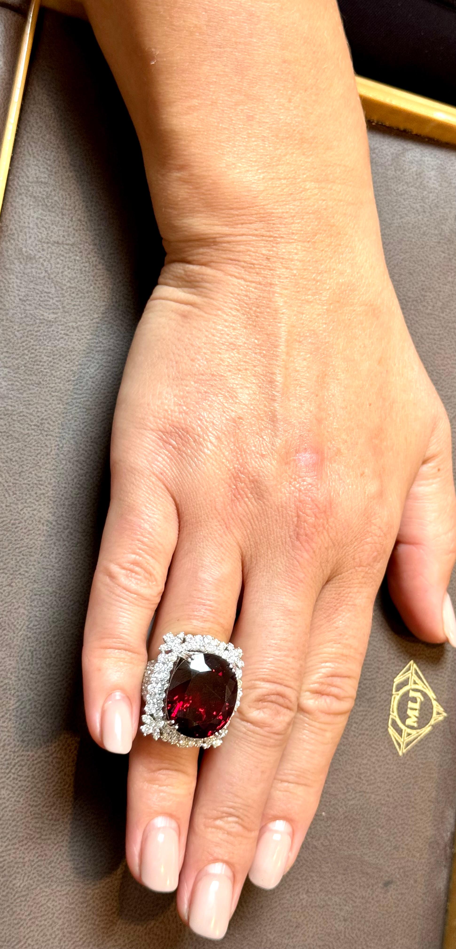 Bague en or 18 carats, grenat rhodolite de forme coussin de 25 carats et diamants de 5,8 carats en vente 9