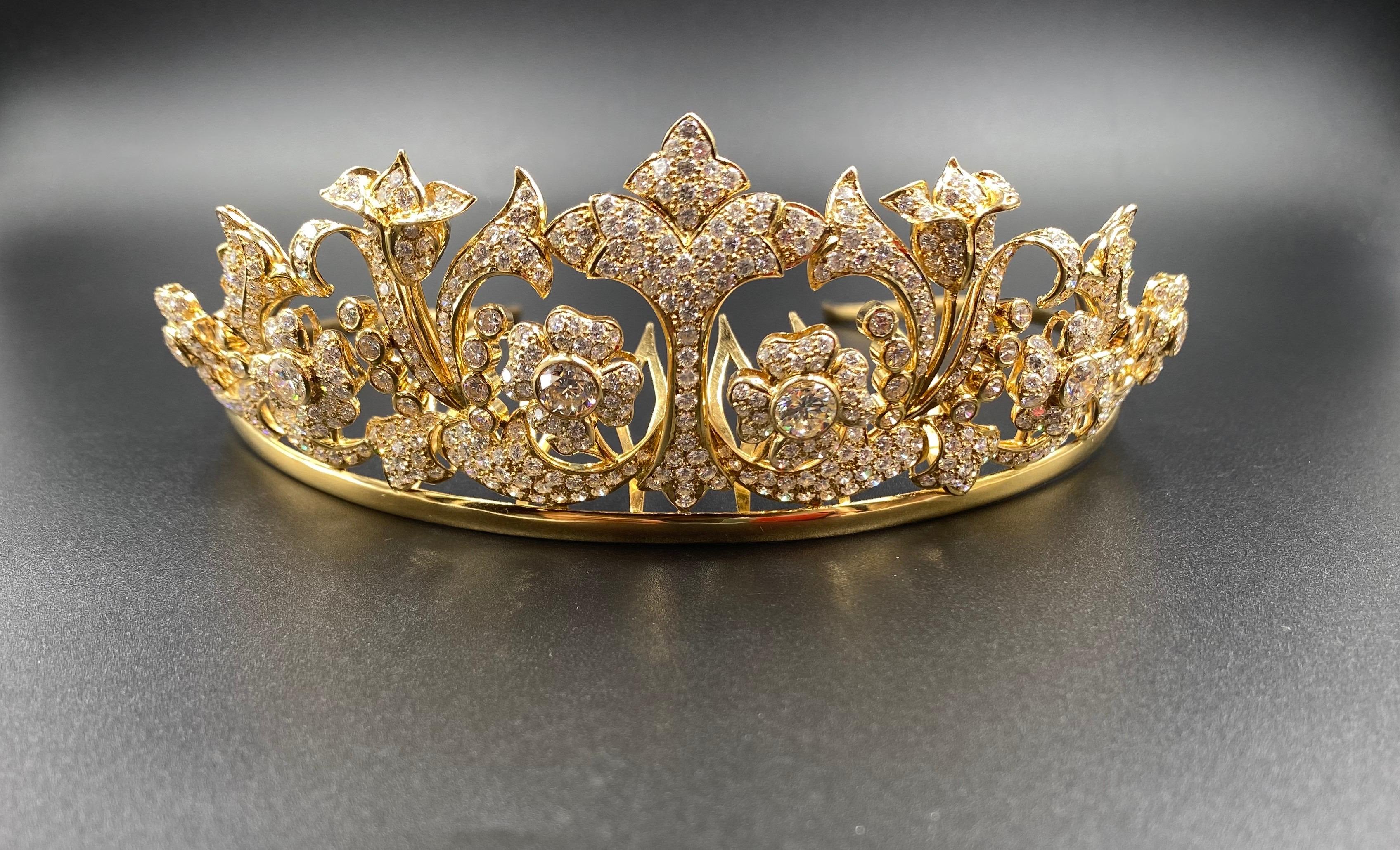 25 Carat Diamond and Gold Retro Tiara with 4-5 Carat Total Weight Centers In Excellent Condition In New York, NY