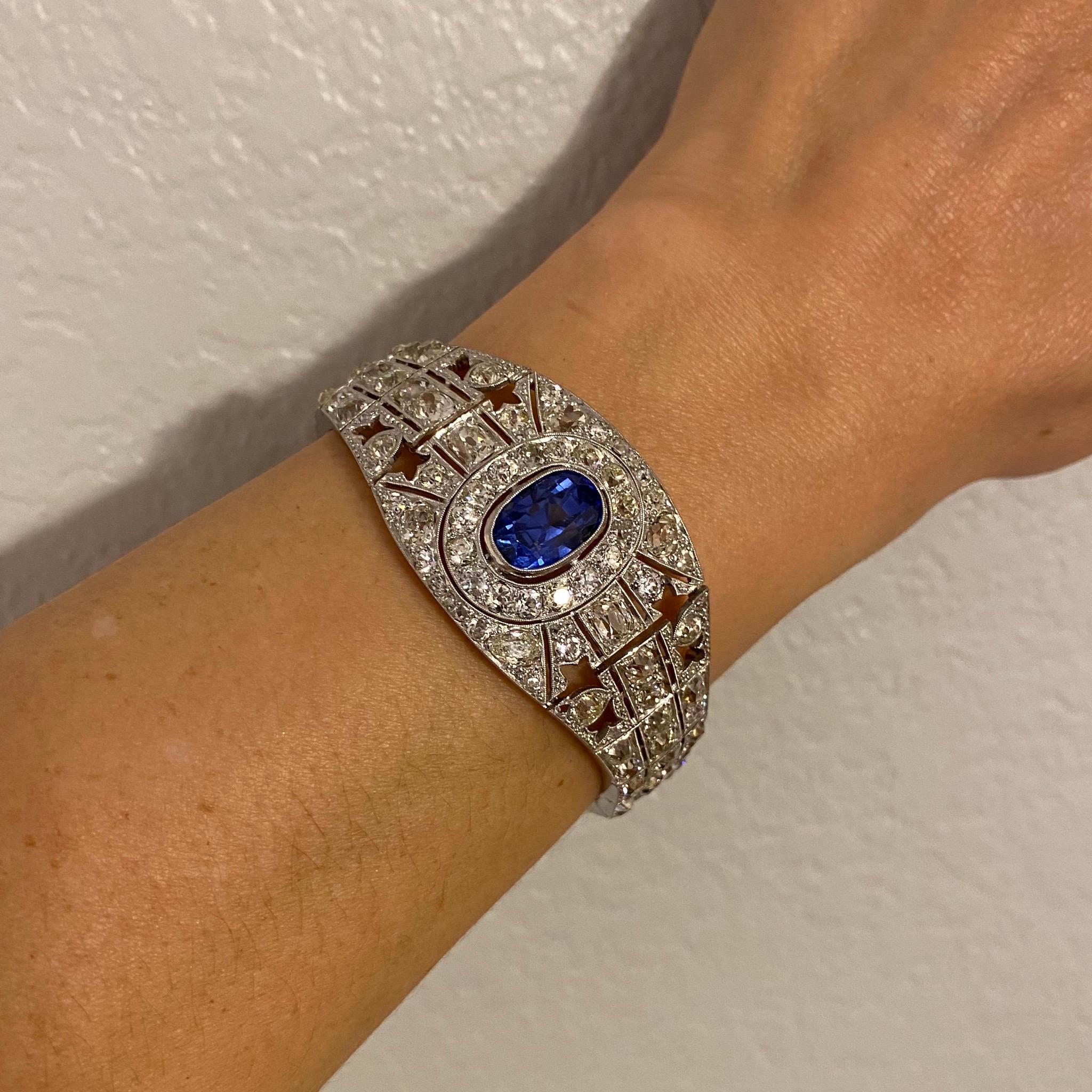 25 Carat Diamond and Sapphire Art Deco Platinum Bracelet Estate Fine Jewelry GIA
Simply Beautiful, Elegant and finely detailed Art Deco Diamond and Sapphire Platinum Bracelet. Hand crafted and set with Diamonds, weighing approx. 25.0 total Carat