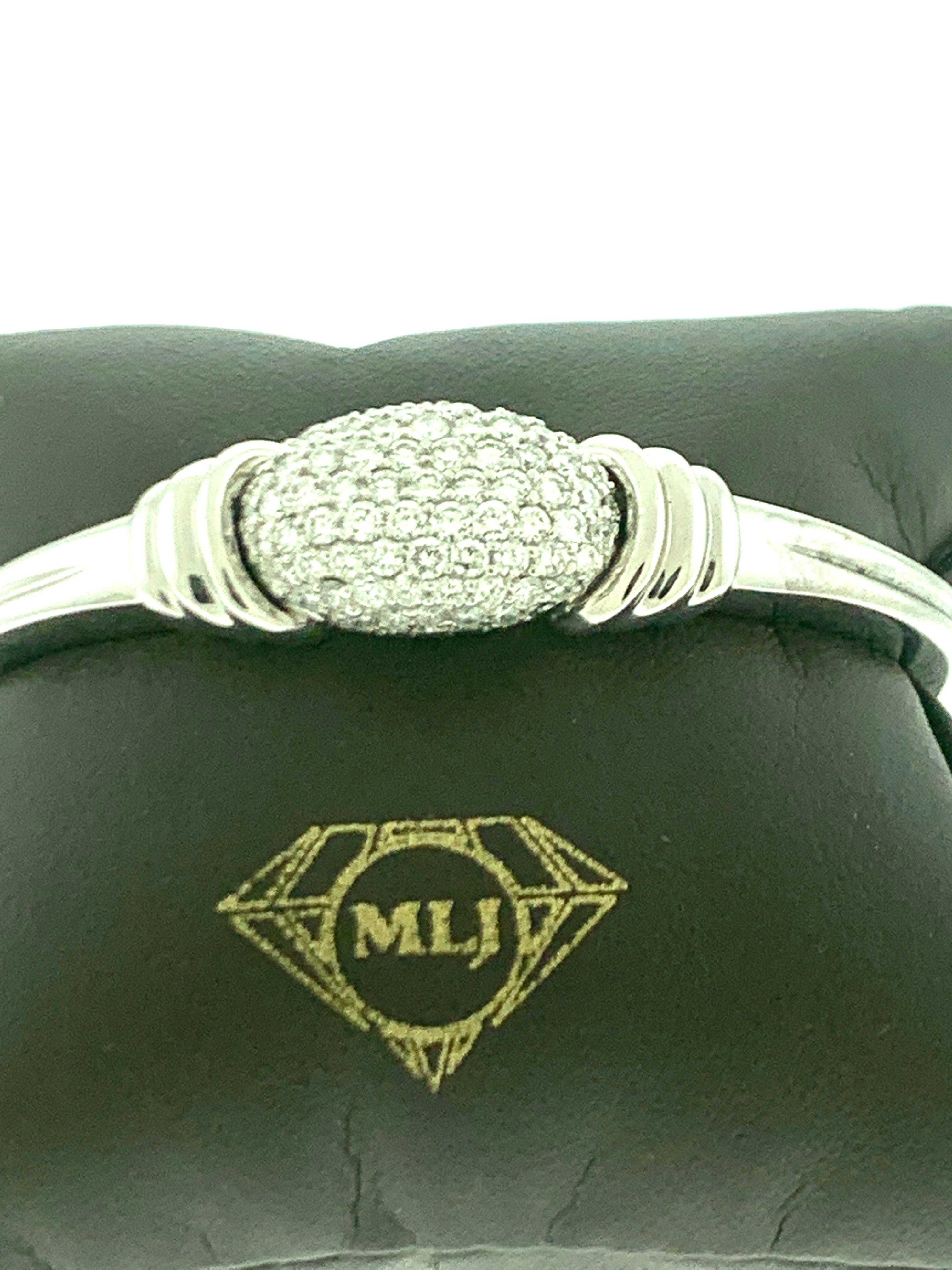 2.5 Carat Diamond Bangle /Bracelet in 18 Karat White Gold 32 Grams In Excellent Condition For Sale In New York, NY