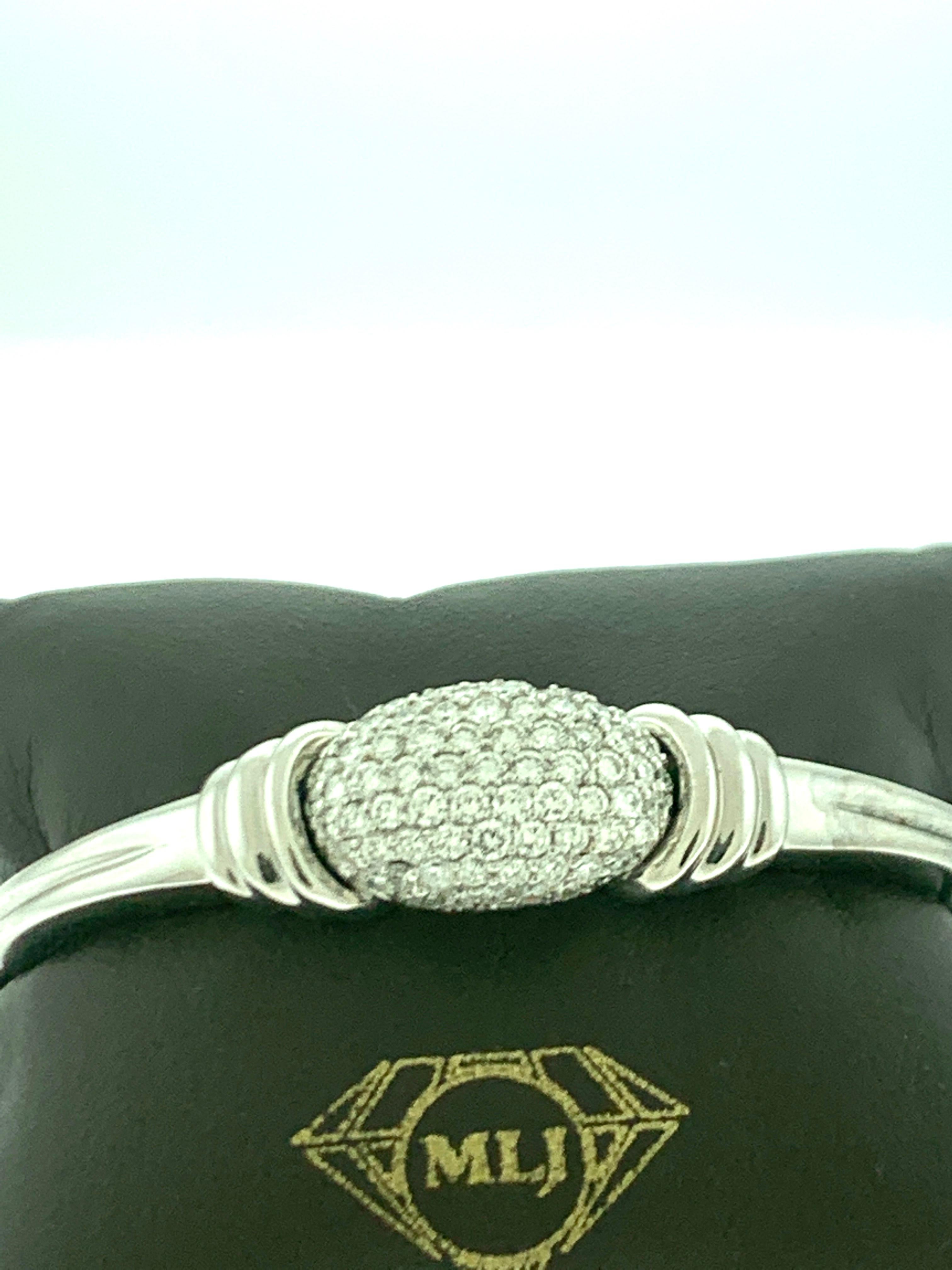 Bracelet jonc / bracelet en or blanc 18 carats avec diamants de 2,5 carats, 32 grammes en vente 3