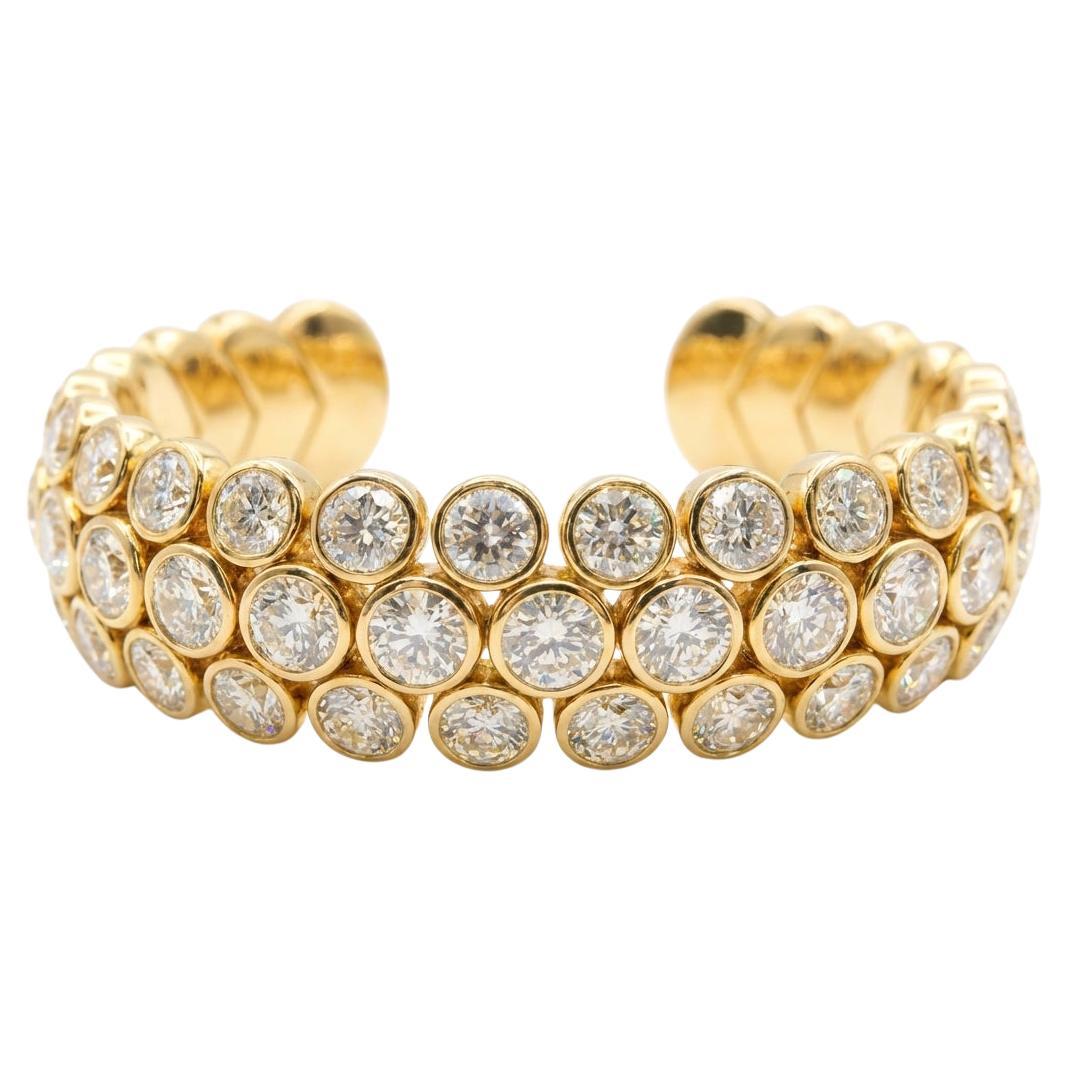 25 Carat Diamond Bangle Bracelet in 18K Yellow Gold, VS1 Clarity, E–F Color