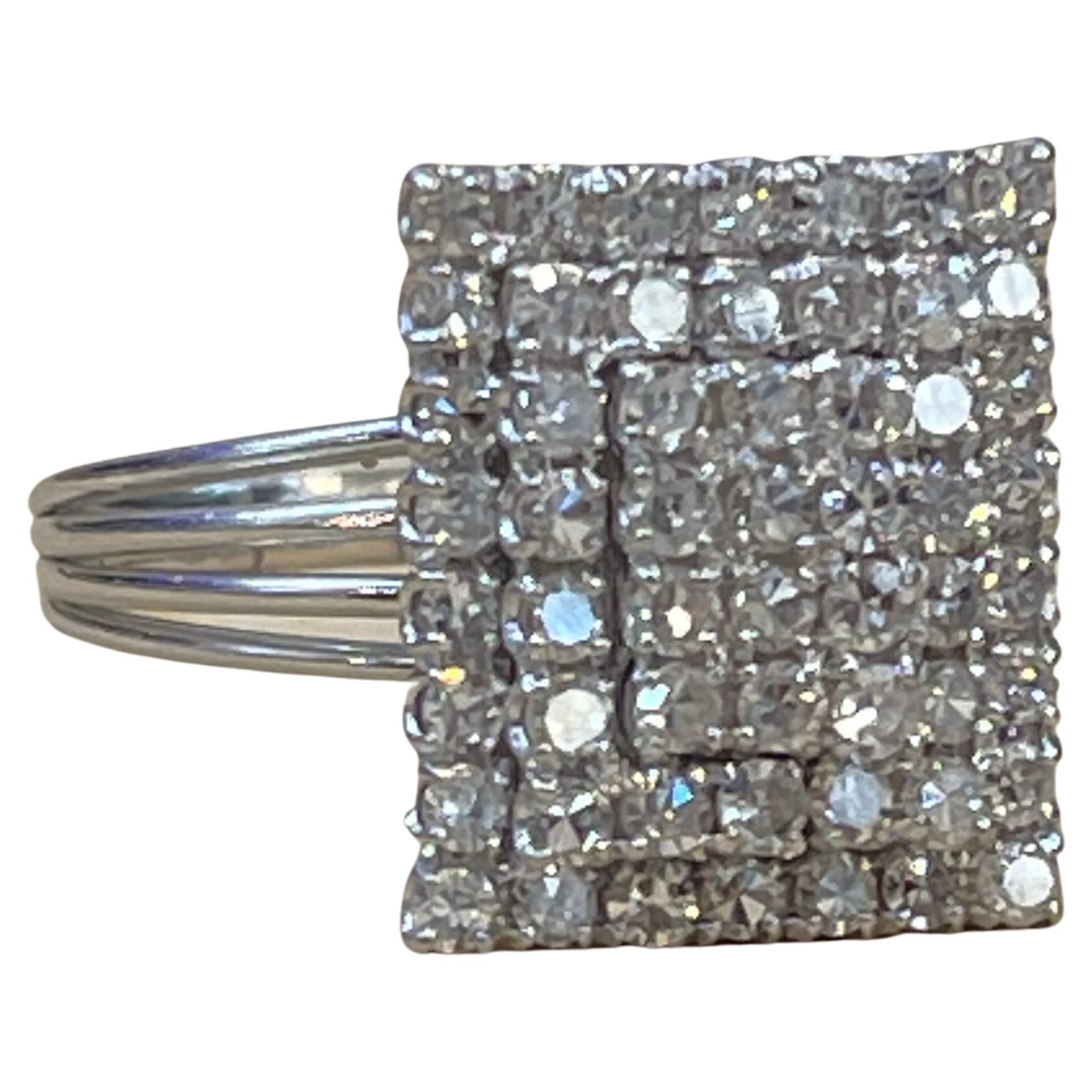2.5 Carat Diamond Cluster Cocktail Ring 18 Karat White Gold 6.8 Grams Ring In Excellent Condition In New York, NY