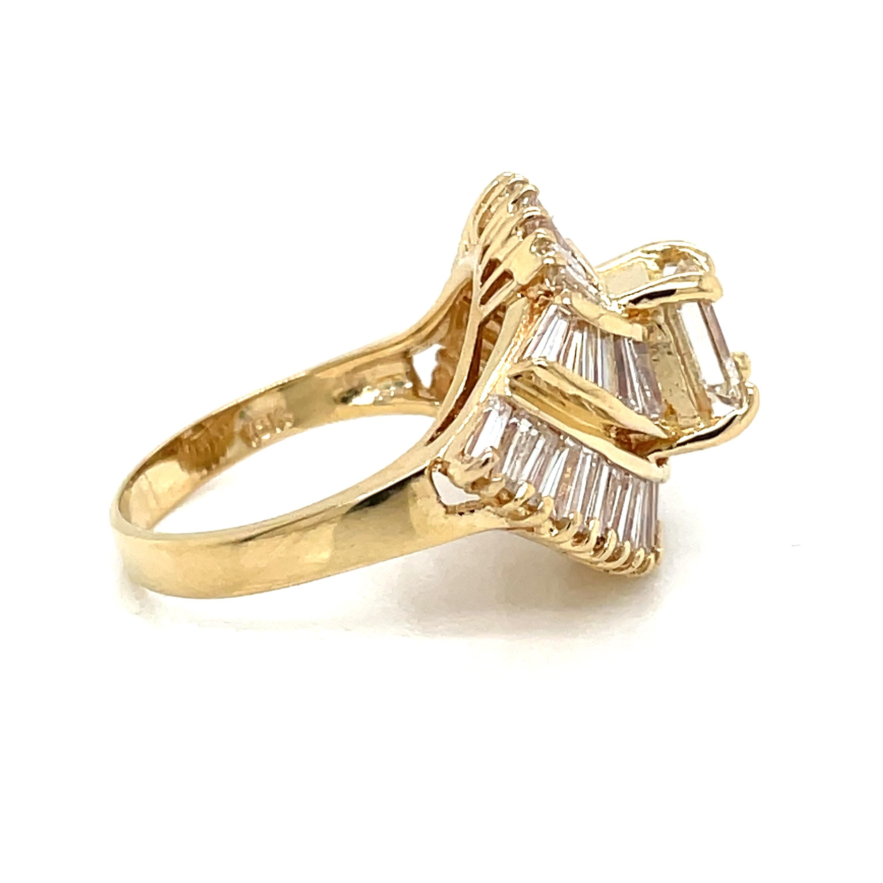 2.5 Carat Diamond Flair 18 Karat Yellow Gold Cocktail Ring For Sale 1
