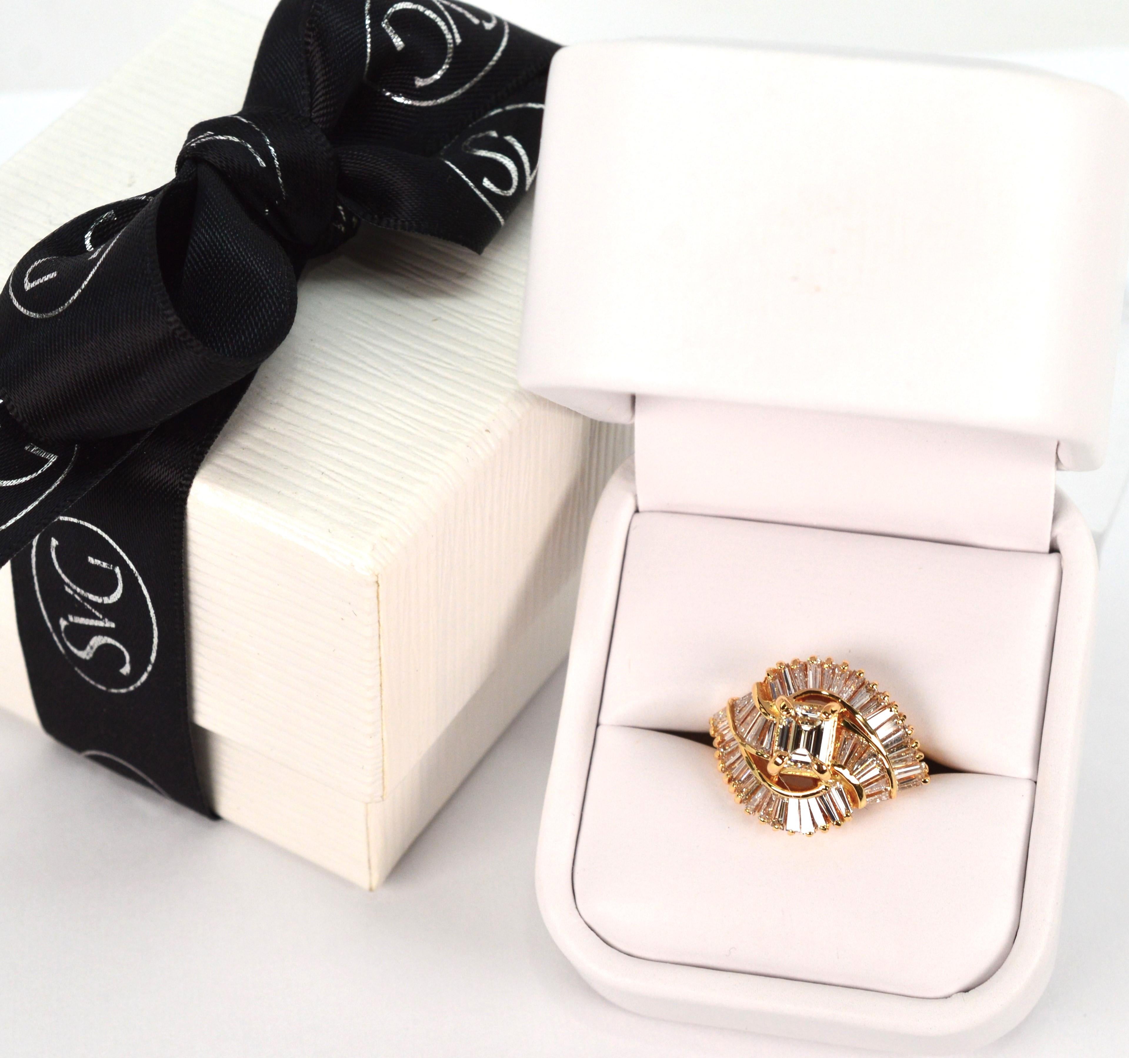 2.5 Carat Diamond Flair 18 Karat Yellow Gold Cocktail Ring For Sale 4