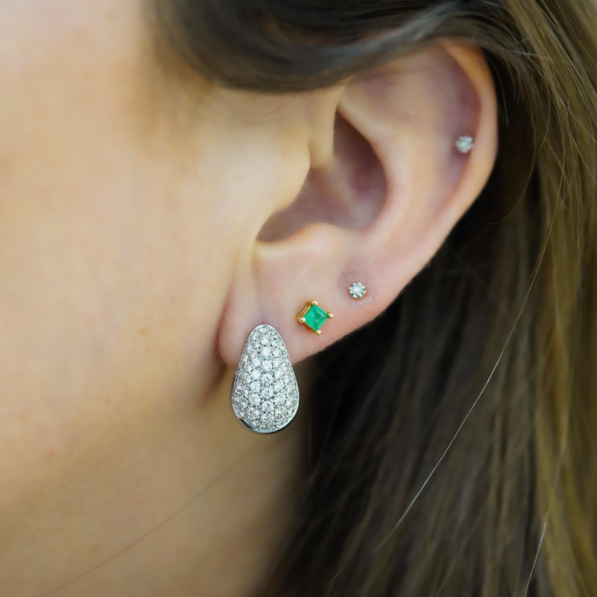 Orecchini a cerchio a clip in oro bianco 18 carati con pave di diamanti da 2,5 carati in vendita 2