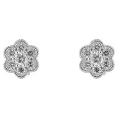 Boucles d'oreilles en or blanc avec grappe de fleurs en diamants de 0,25 carat