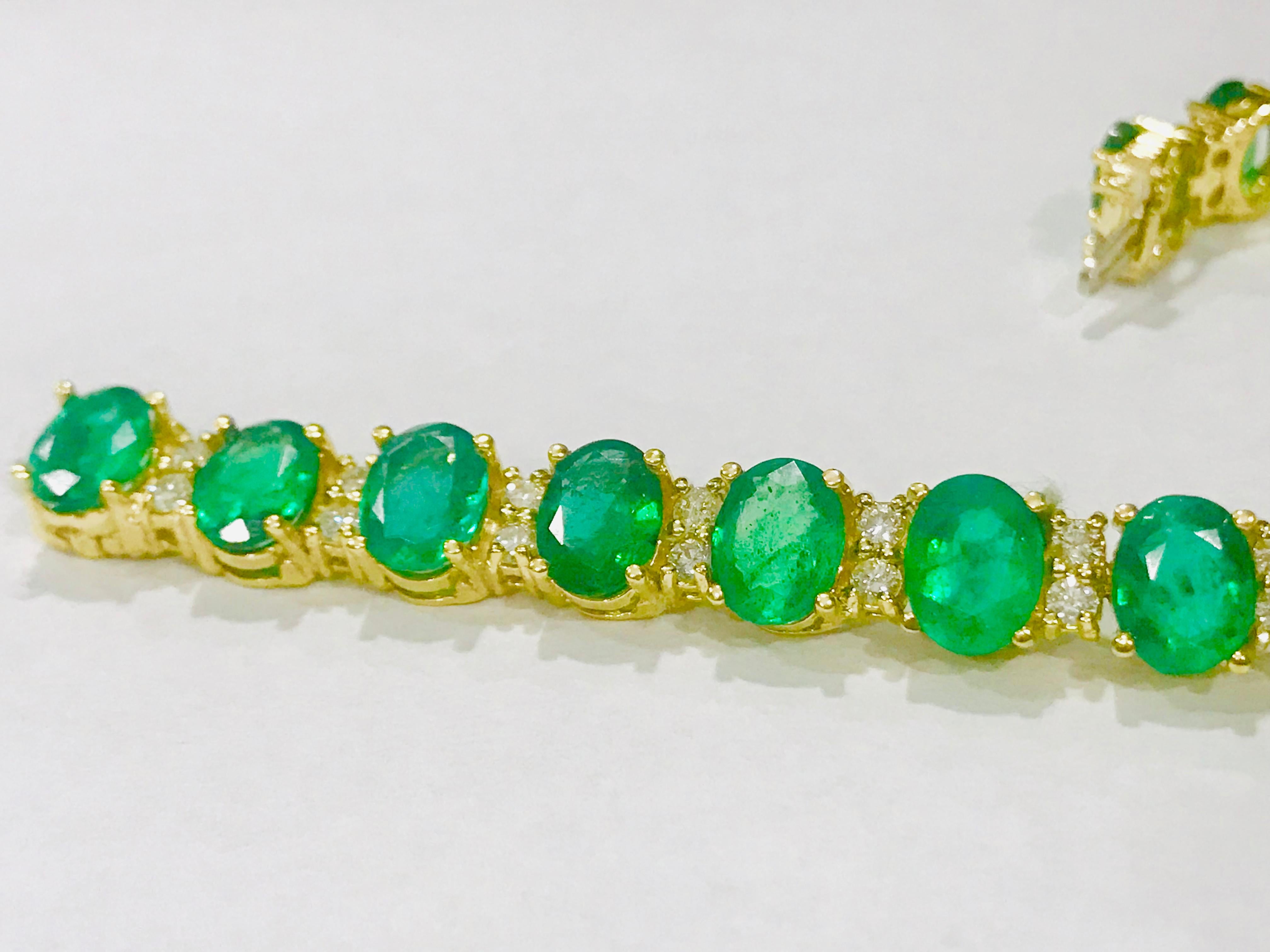 Oval Cut 25 Carat Emerald 1.2 Carat Diamond Tennis Bracelet Brand New 18 Karat Gold