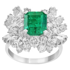 2,5 Karat Smaragdschliff kolumbianischer Smaragd und Diamant 18 Karat Gold Ring Nachlass