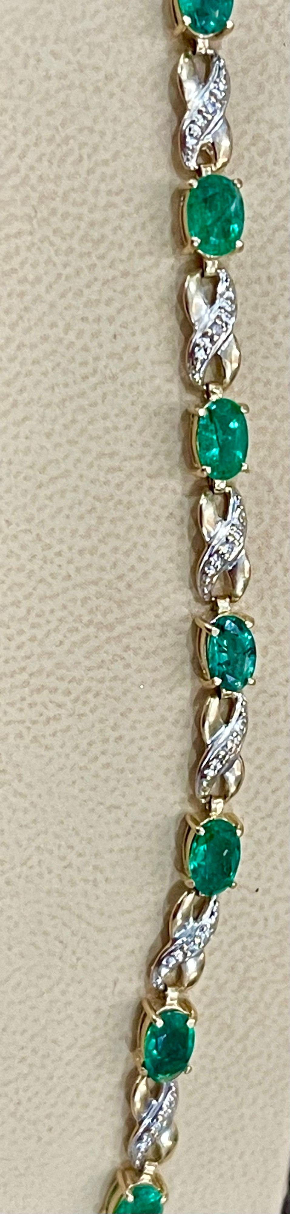 2.5 Carat Emerald Tennis Bracelet 14 Karat Yellow Gold with Diamond Accent In Excellent Condition In New York, NY