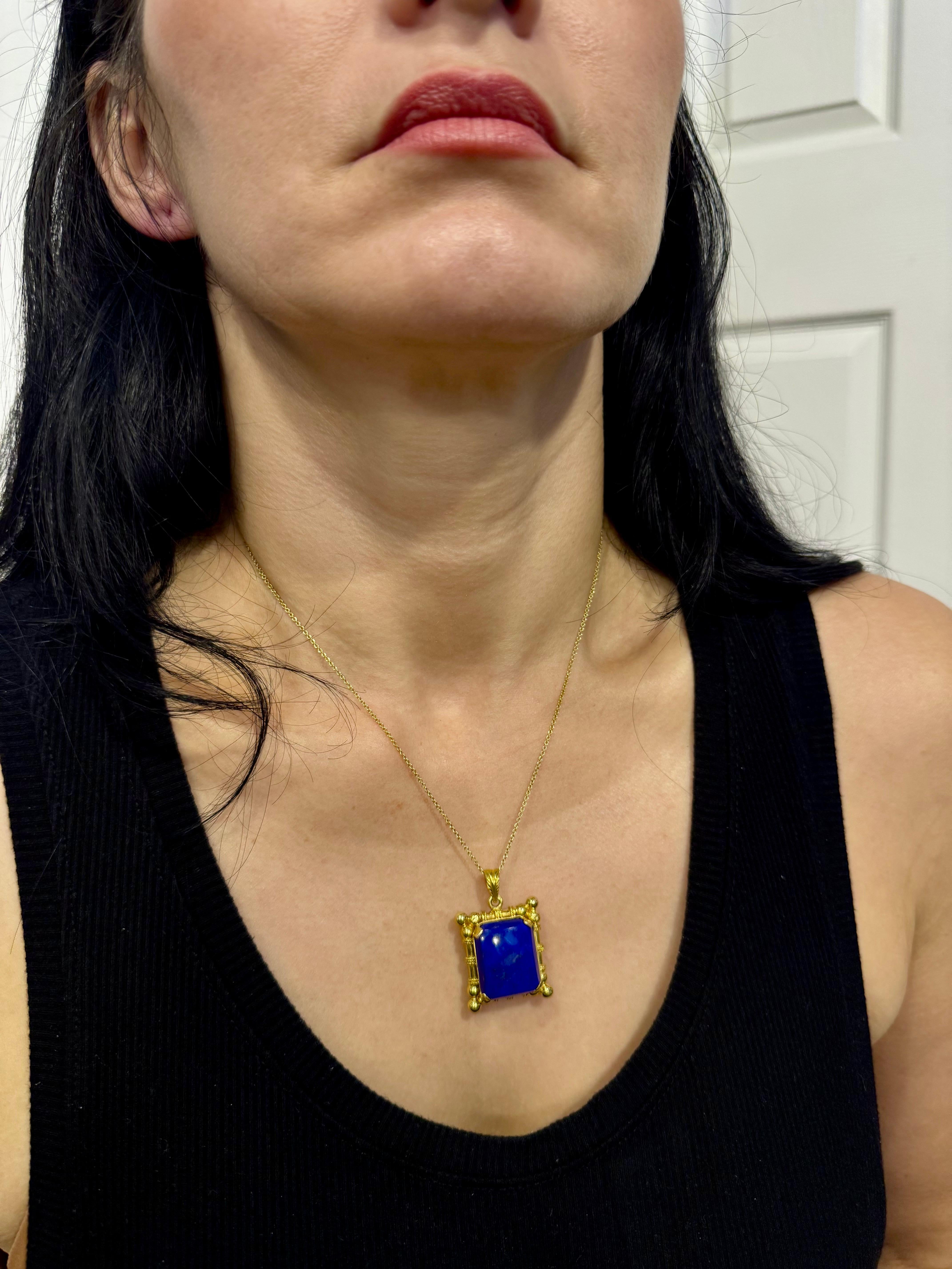 Colgante de lapislázuli de 25 quilates en montura de oro de 22 quilates, 15,9 gm, cadena de 16-18 pulgadas en venta 1