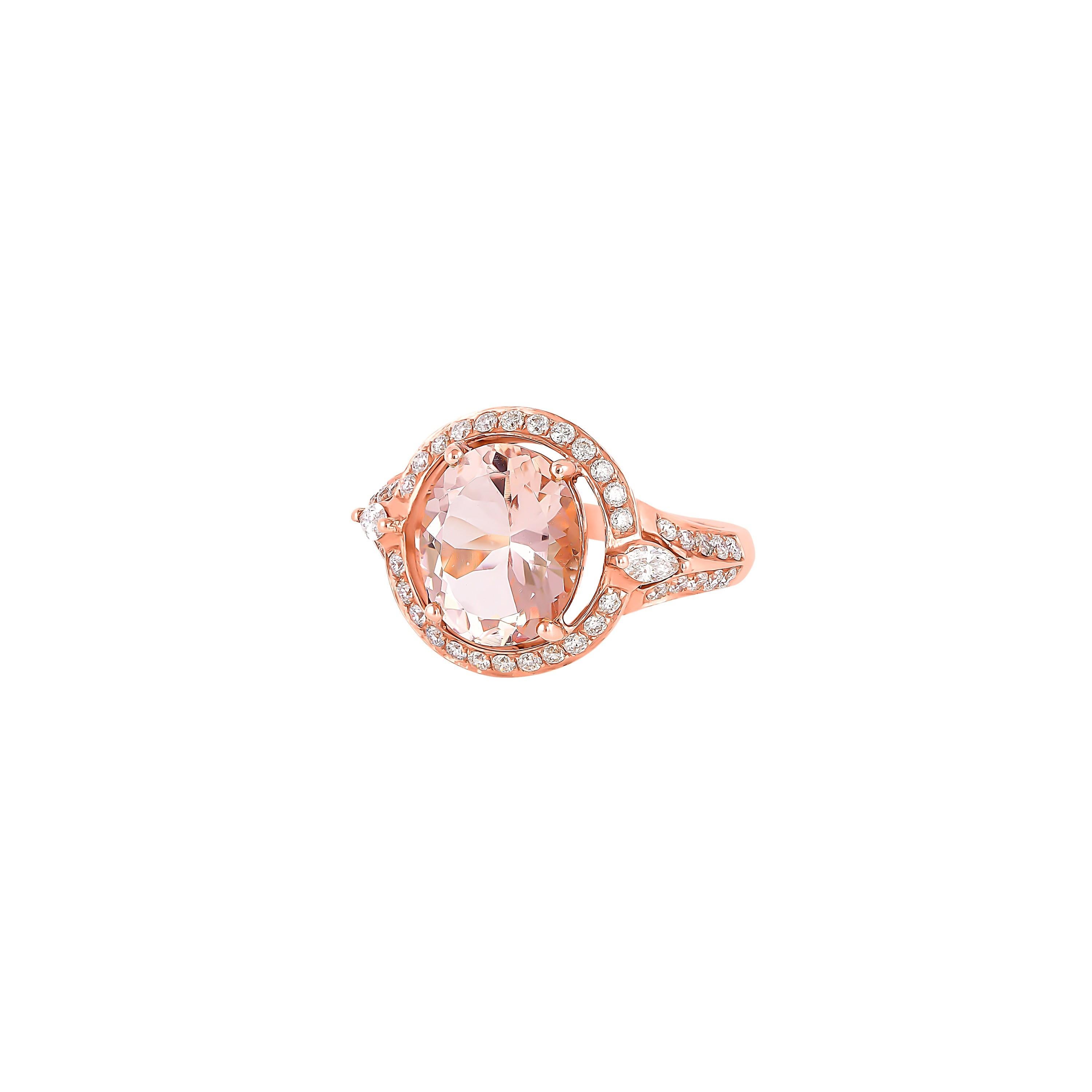 Contemporary 2.5 Carat Morganite and Diamond Ring in 18 Karat Rose Gold For Sale