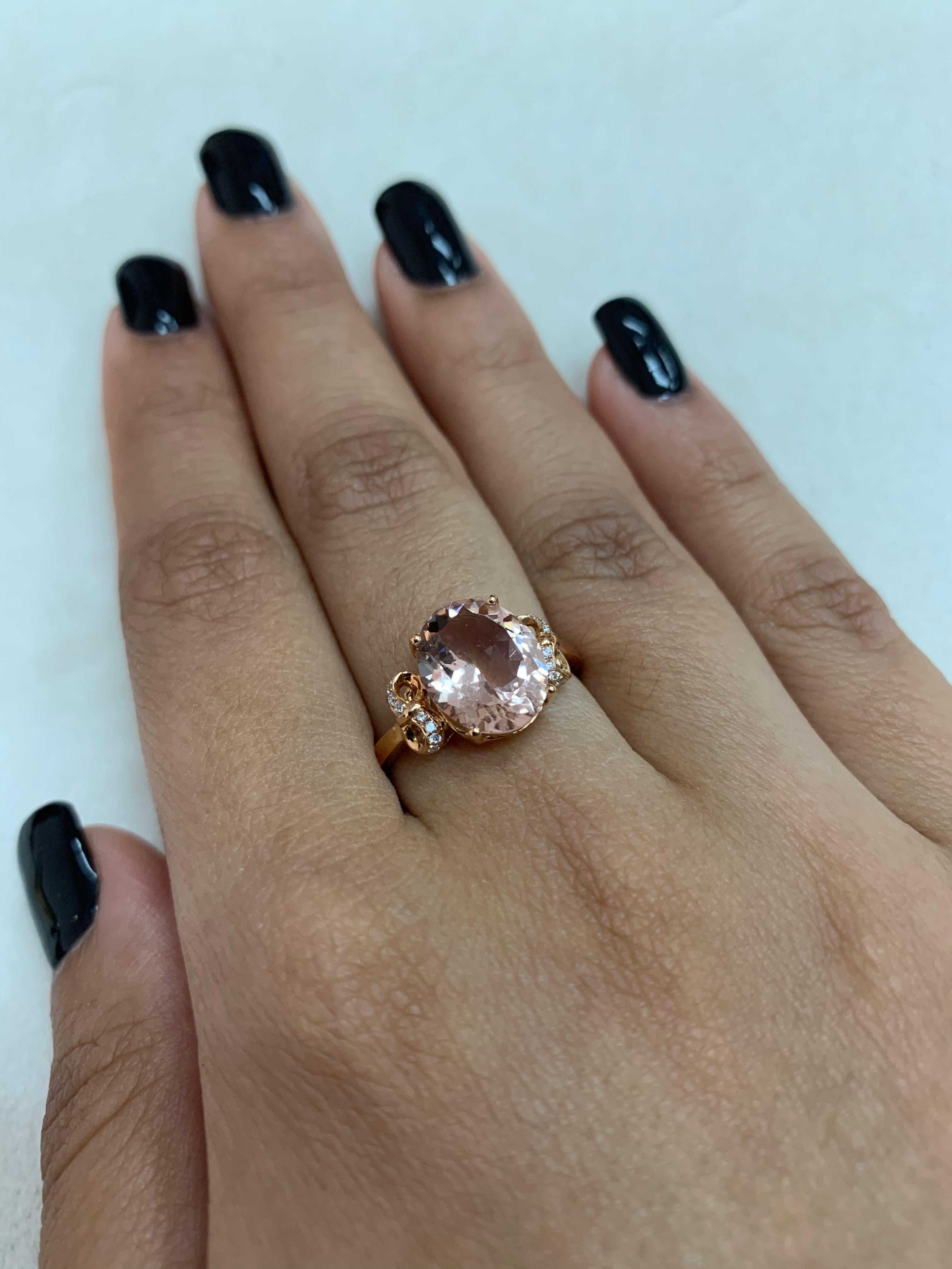 Oval Cut 2.5 Carat Morganite and Diamond Ring in 18 Karat Rose Gold For Sale