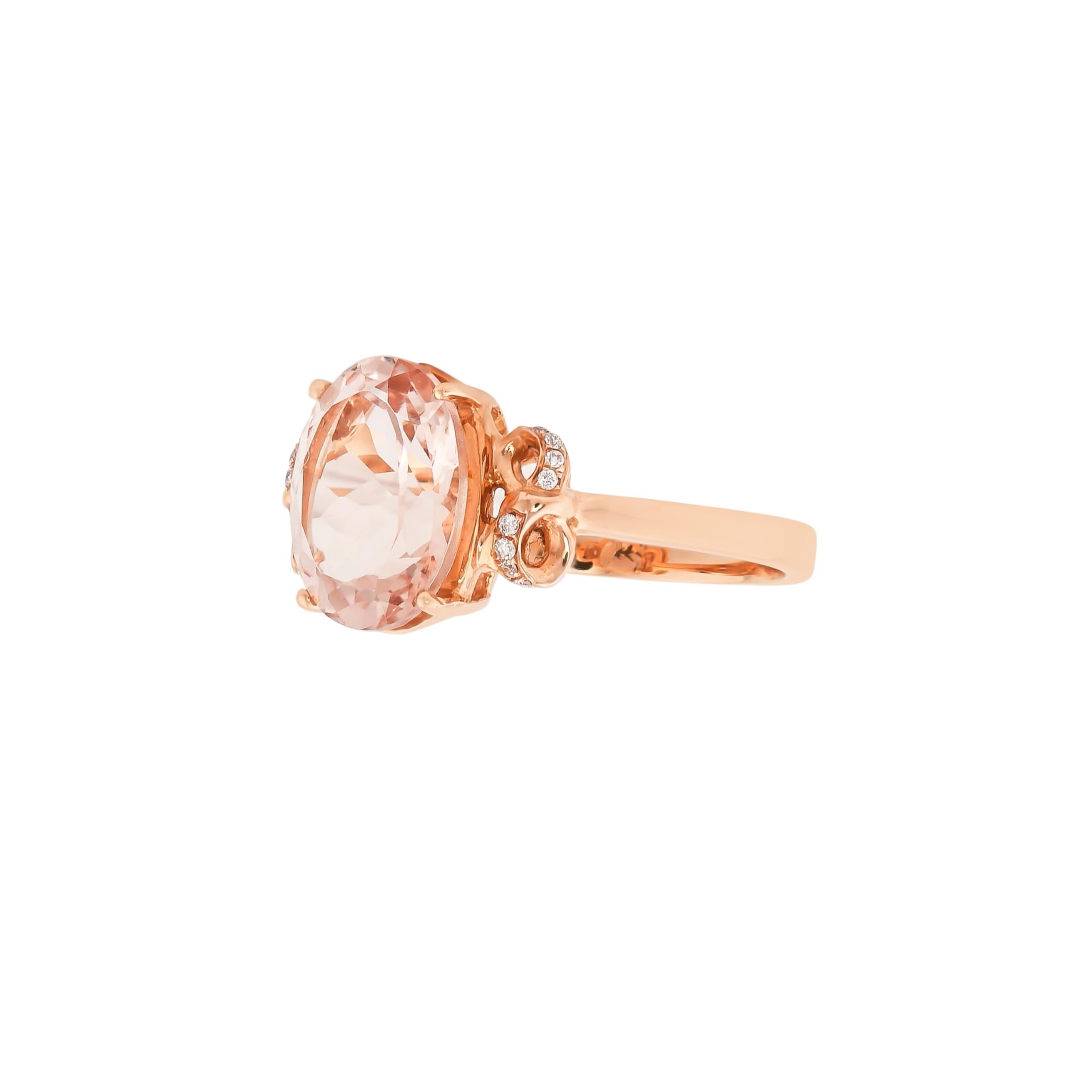 2.5 Carat Morganite and Diamond Ring in 18 Karat Rose Gold In New Condition For Sale In Hong Kong, HK