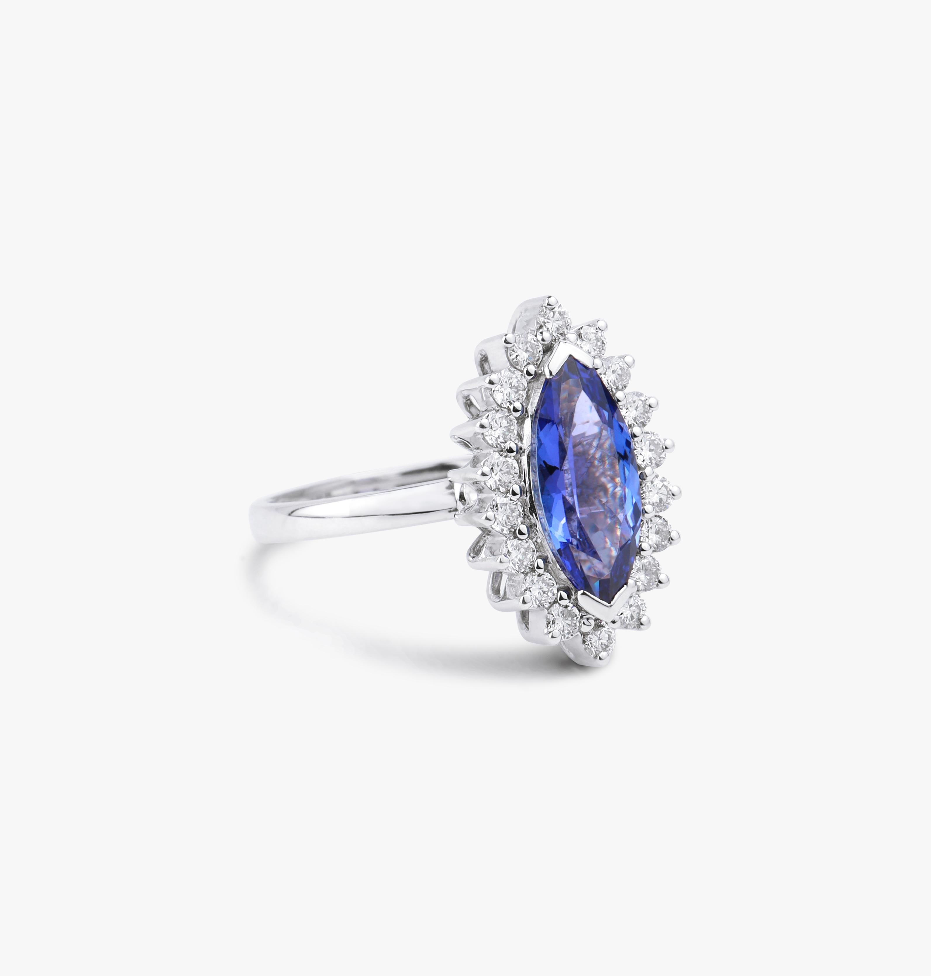 Art déco 2.5 Carat Natural AAA Tanzanite Diamond Halo Cocktail Engagement Ring 18k Gold en vente