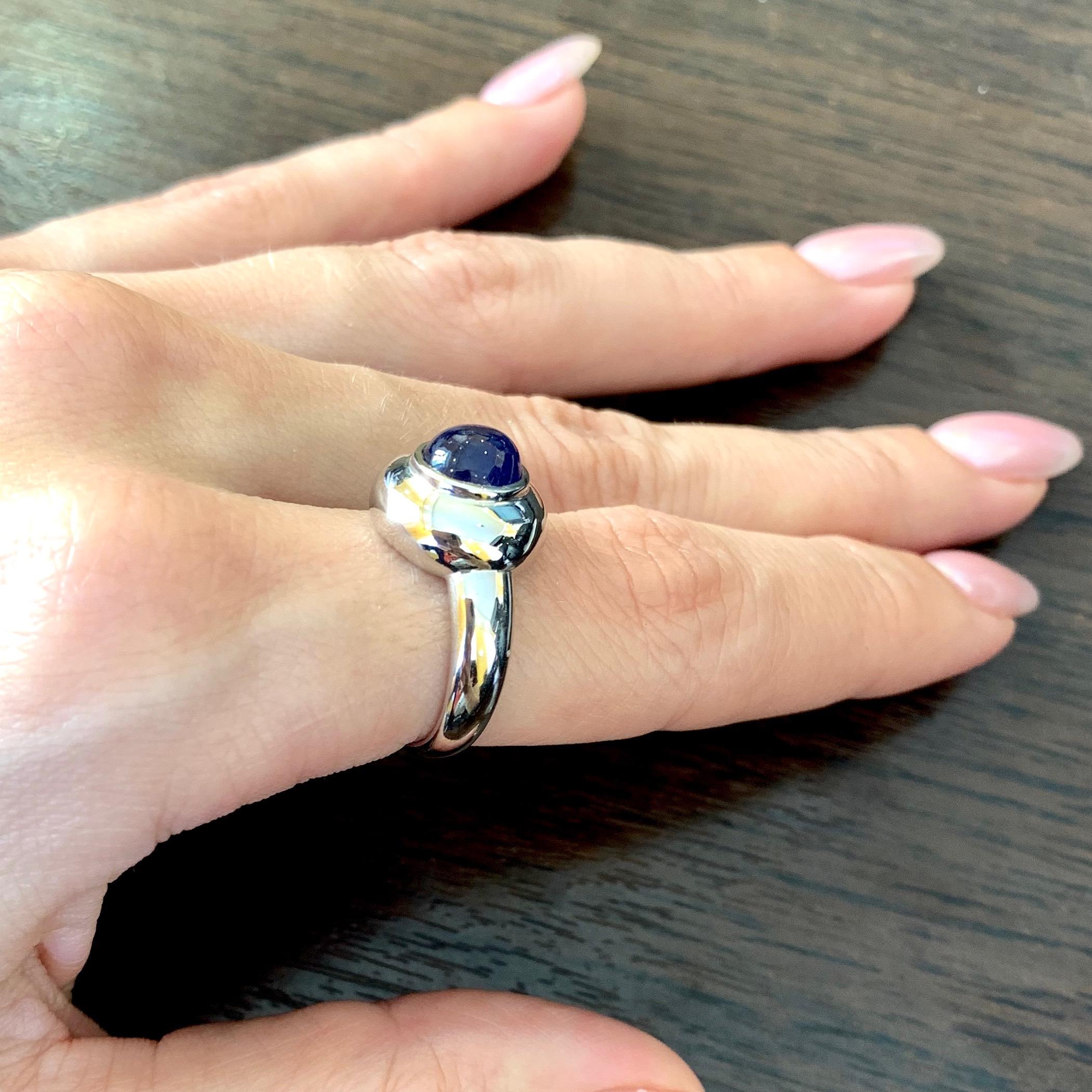 2.5 Carat Natural Blue Sapphire Cabochon 14 Karat White Gold Cocktail Ring 2