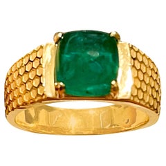 2.5 Carat Natural Cushion Cabochon Emerald Ring 18 Karat Yellow Gold, Unisex