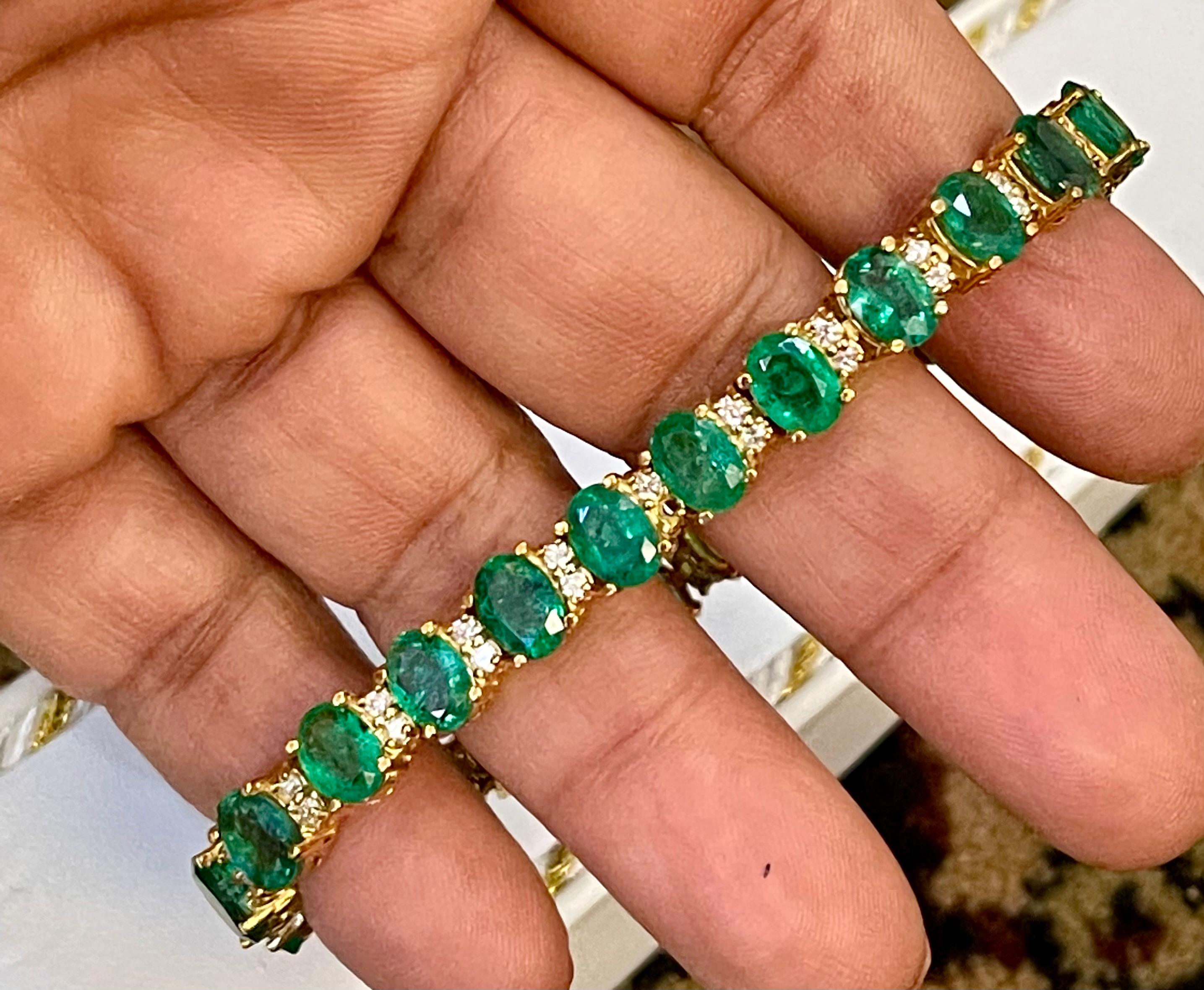 25 Carat Natural Emerald & 1.8 Carat Diamond Tennis Bracelet 18 Kt Yellow Gold For Sale 2