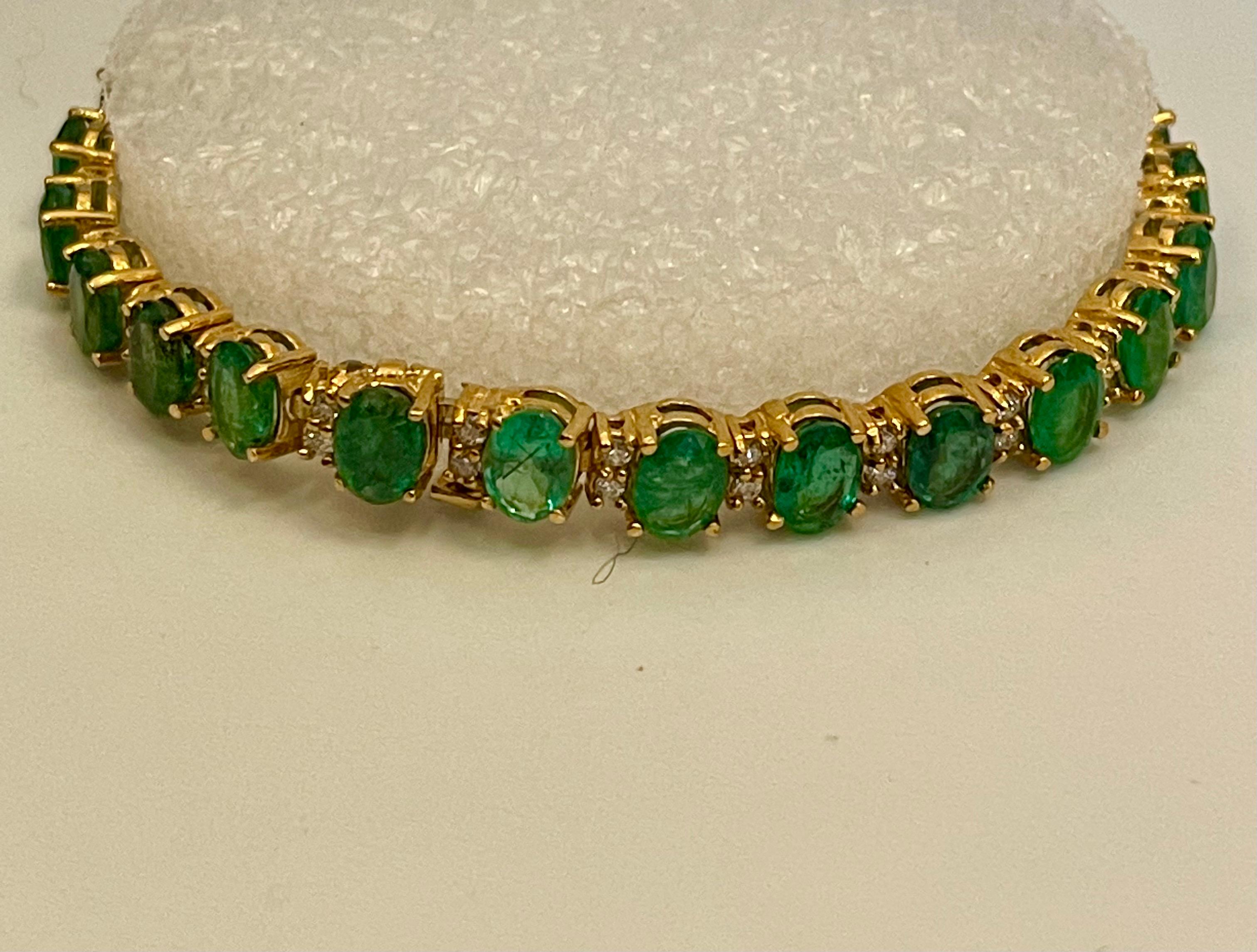 25 Carat Natural Emerald & 1.8 Carat Diamond Tennis Bracelet 18 Kt Yellow Gold For Sale 5