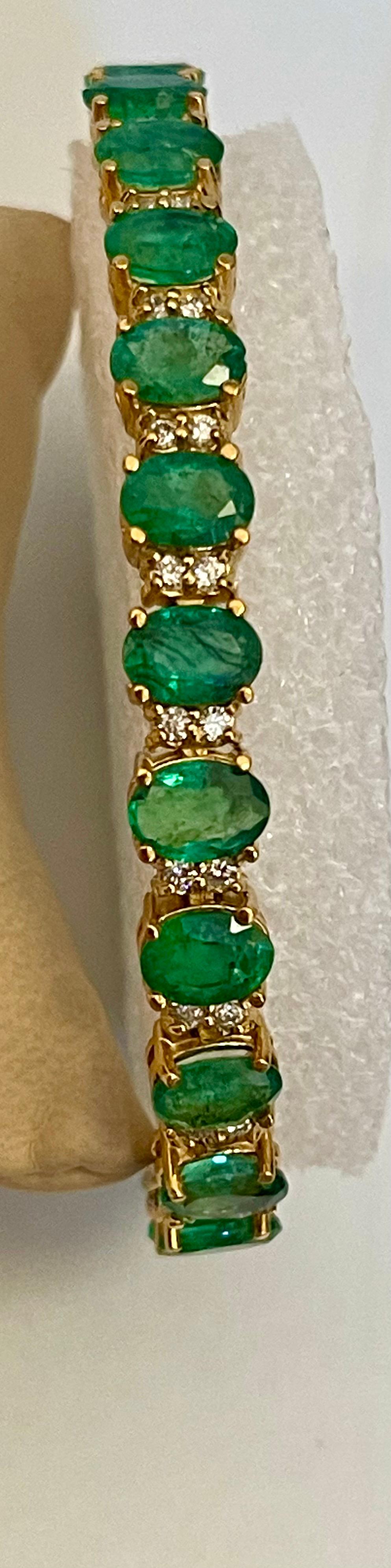 25 Carat Natural Emerald & 1.8 Carat Diamond Tennis Bracelet 18 Kt Yellow Gold For Sale 6
