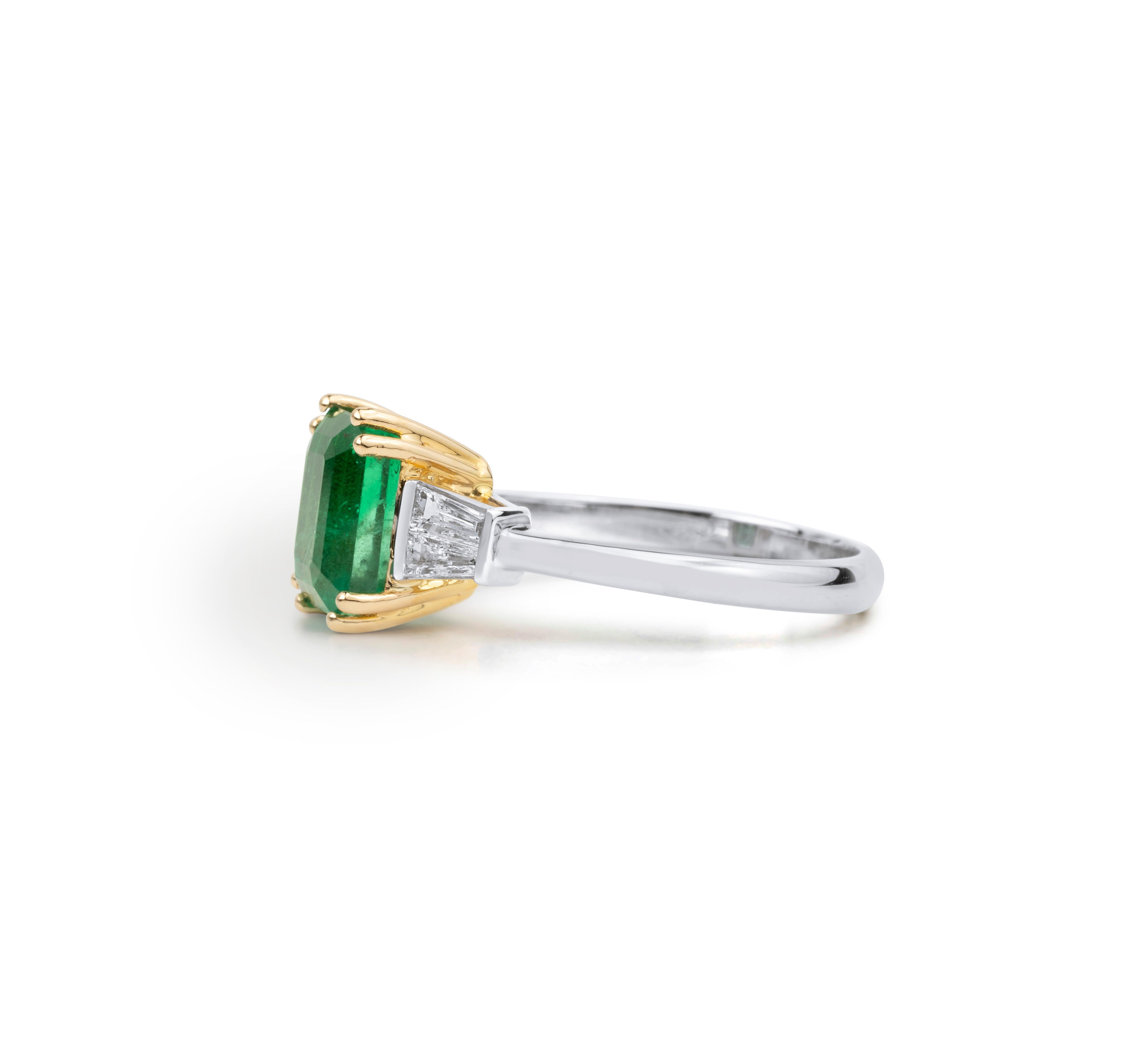 Emerald Cut 2.5 Carat Natural Emerald Diamond Cocktail Engagement Ring 18k White Gold For Sale