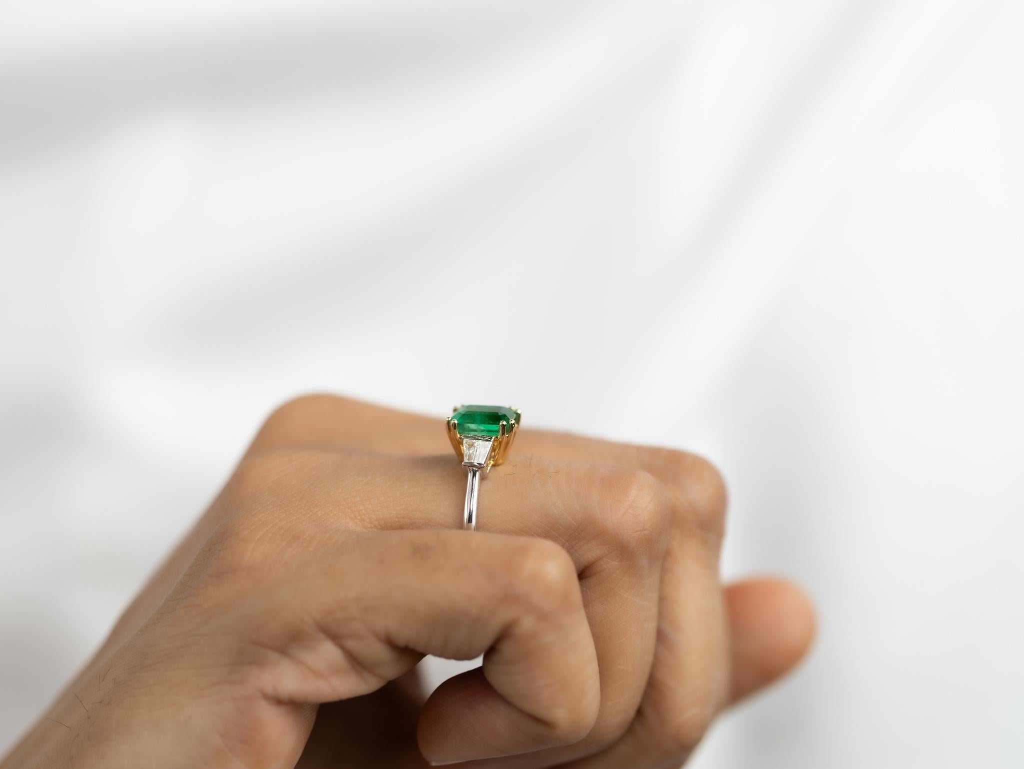 2.5 Carat Natural Emerald Diamond Cocktail Engagement Ring 18k White Gold For Sale 1