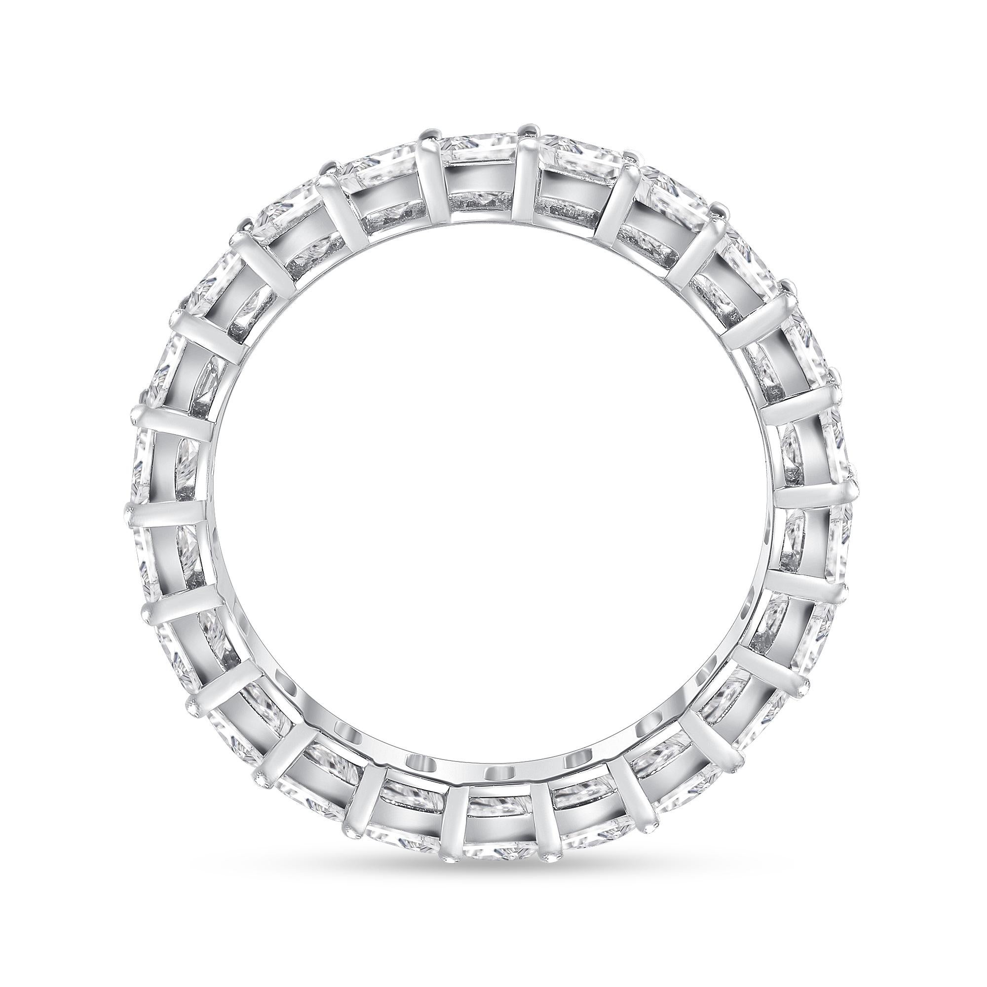 Im Angebot: 2,5 Karat Smaragdschliff Diamant Ewigkeitsring 18k Weißgold Korbfassung  () 5