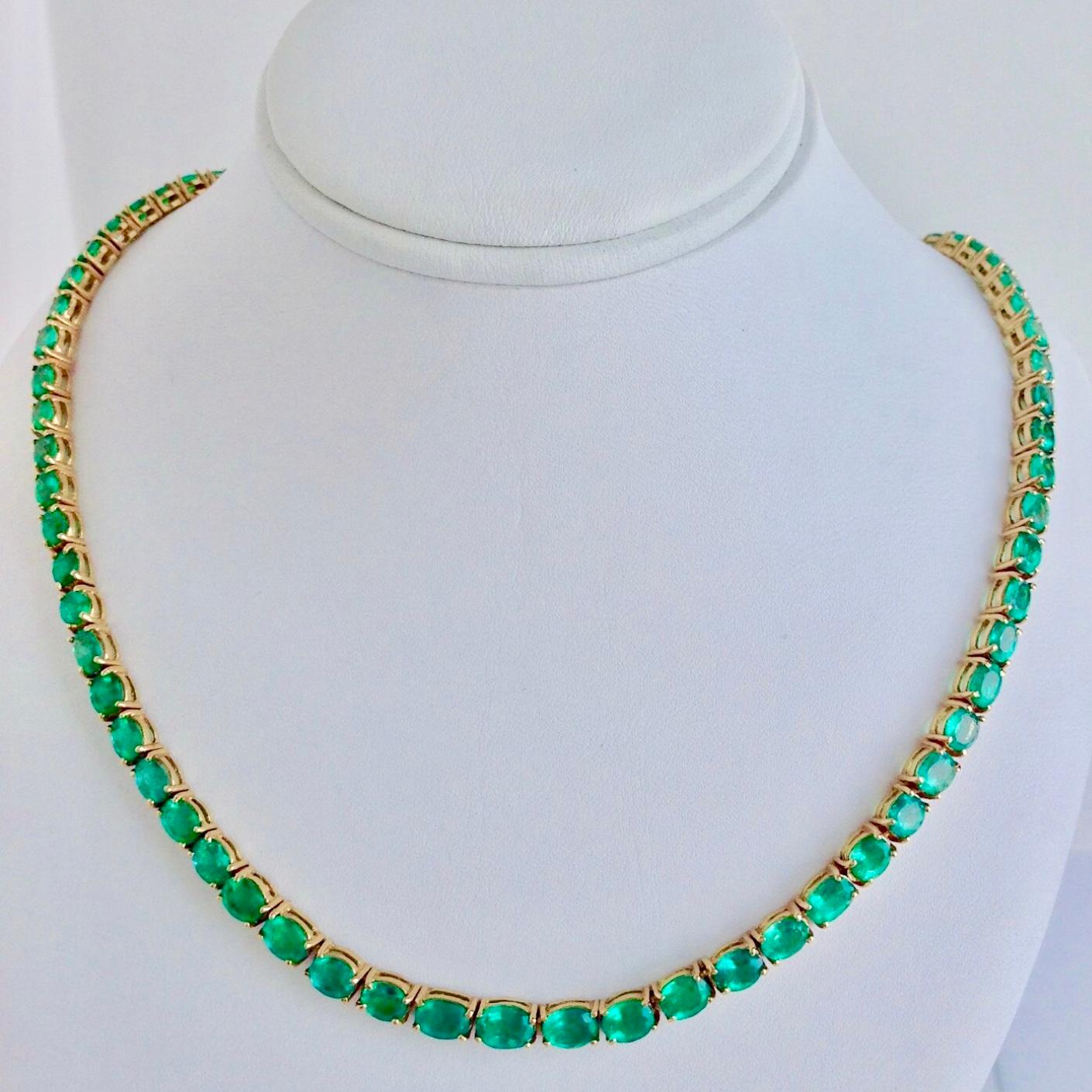 Oval Cut 25 Carat Natural Oval Emerald Necklace 18 Karat Yellow Gold For Sale