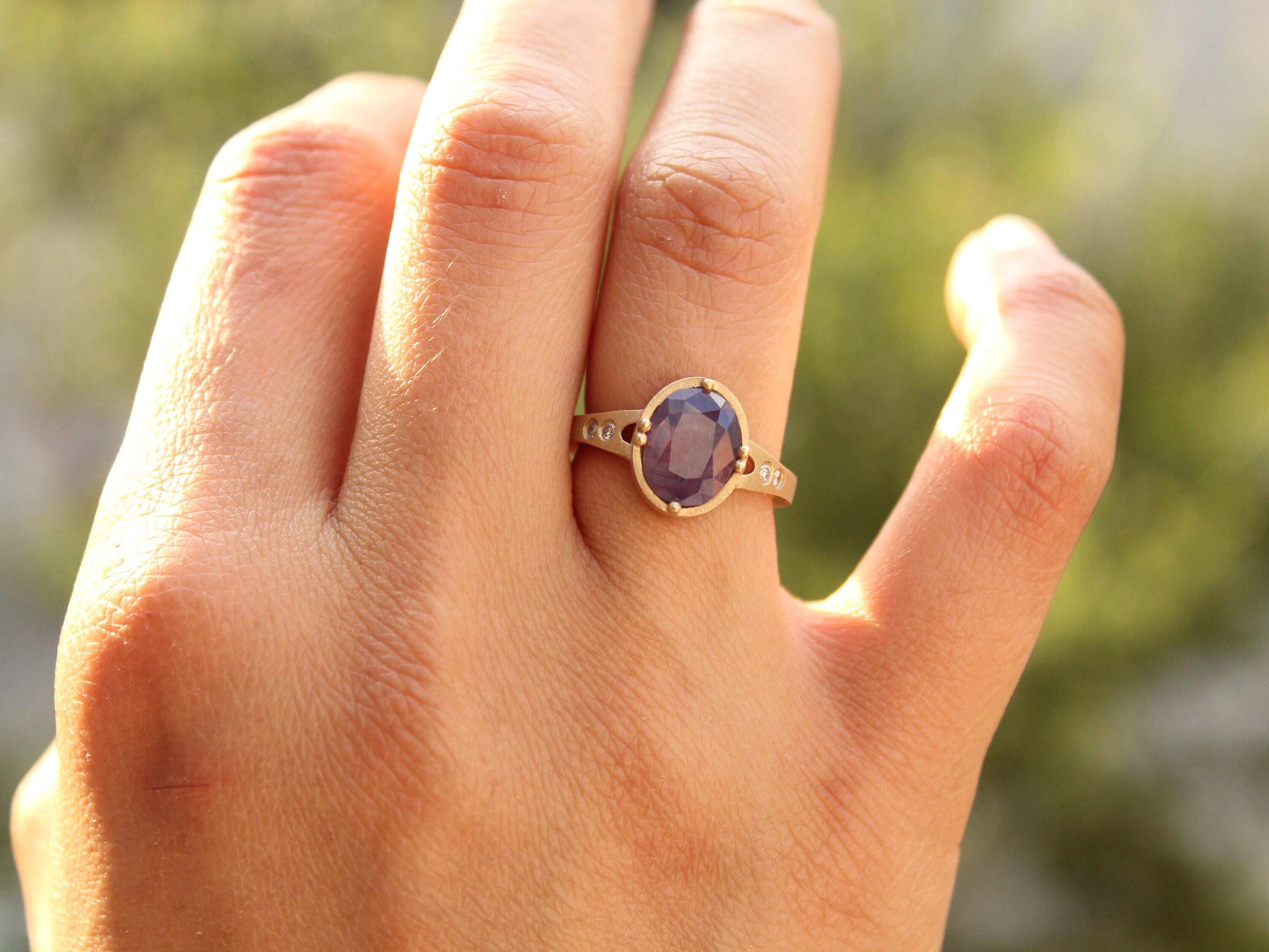2.5 Carat Natural Purple Sapphire And Diamond 14k Yellow Gold Ring One Of A Kind In New Condition In Houston, TX