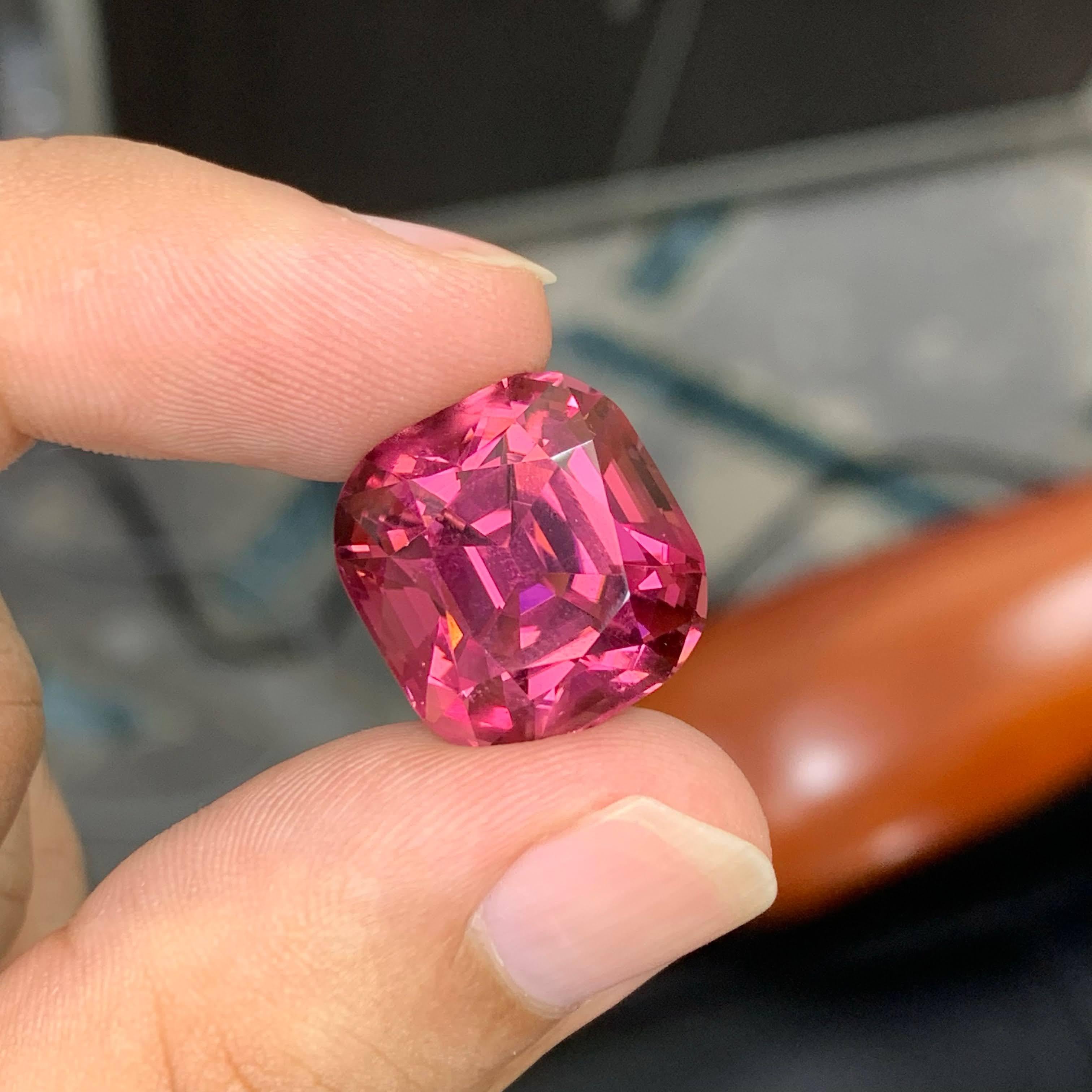 25 Carat Natural Quality Hot Pink Tourmaline Stone Cushion Cut Afghani Gemstone en vente 5
