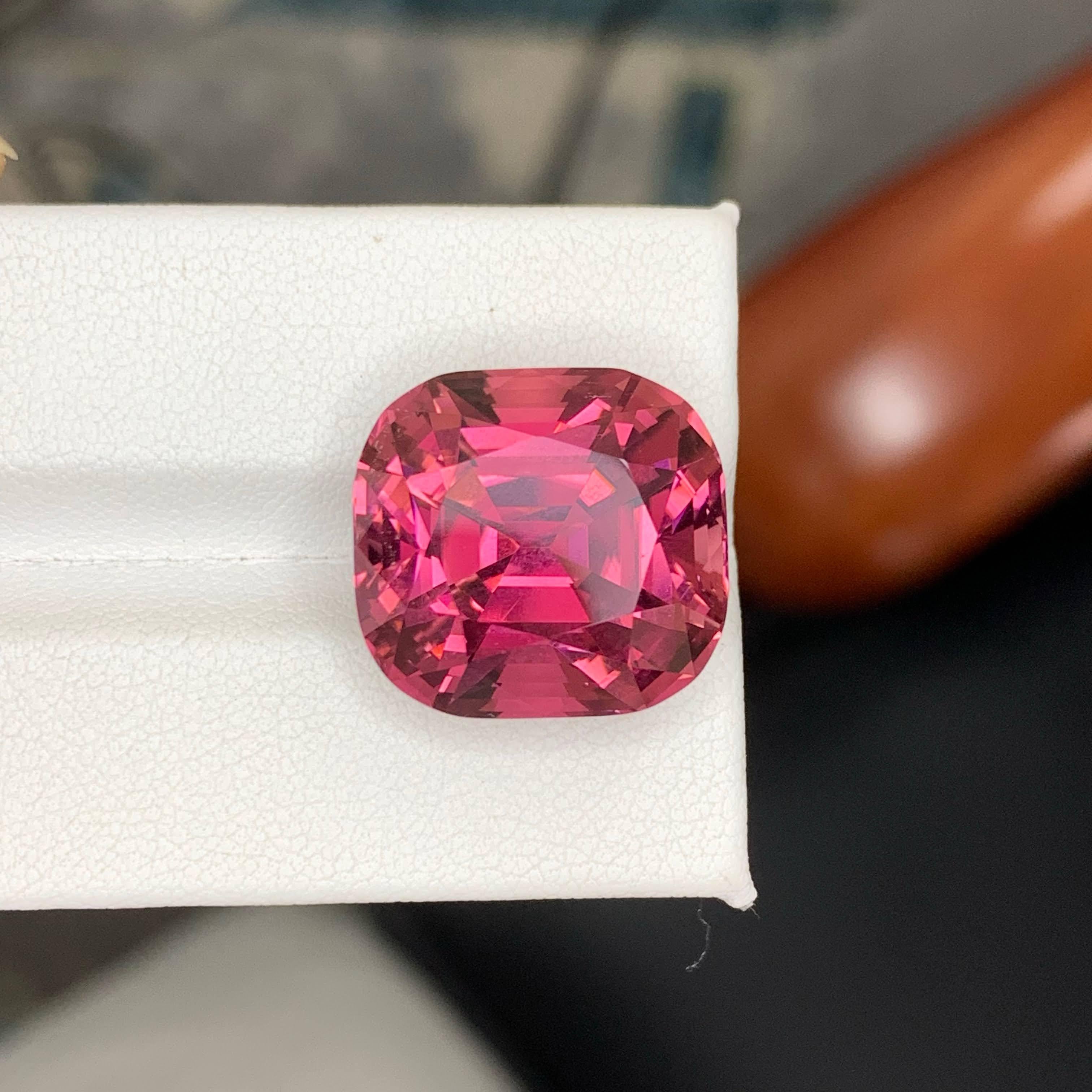 Moderne 25 Carat Natural Quality Hot Pink Tourmaline Stone Cushion Cut Afghani Gemstone en vente