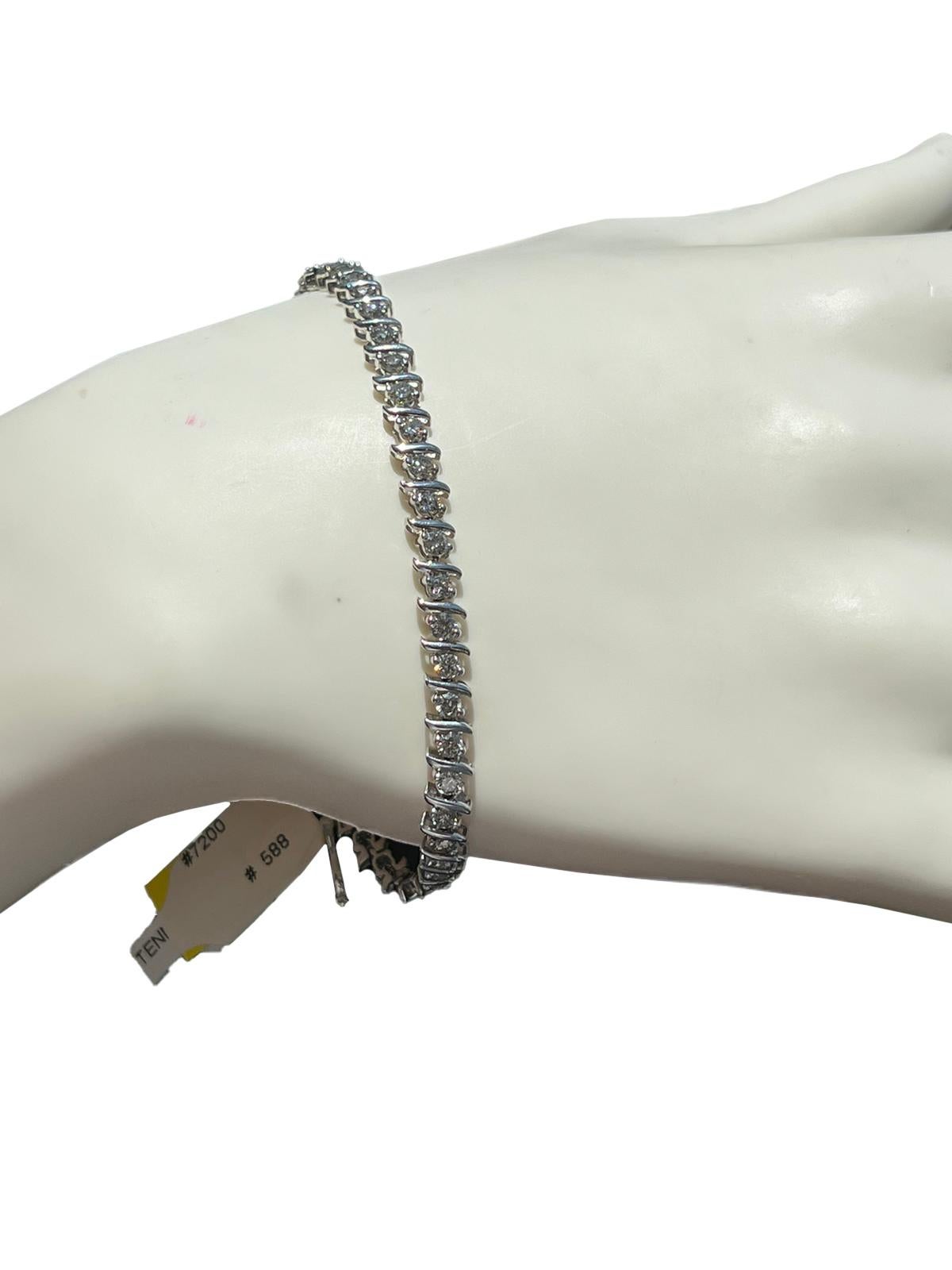 Round Cut 2.5 Carat Natural Round Diamond Tennis Bracelet 14 Karat White Gold For Sale