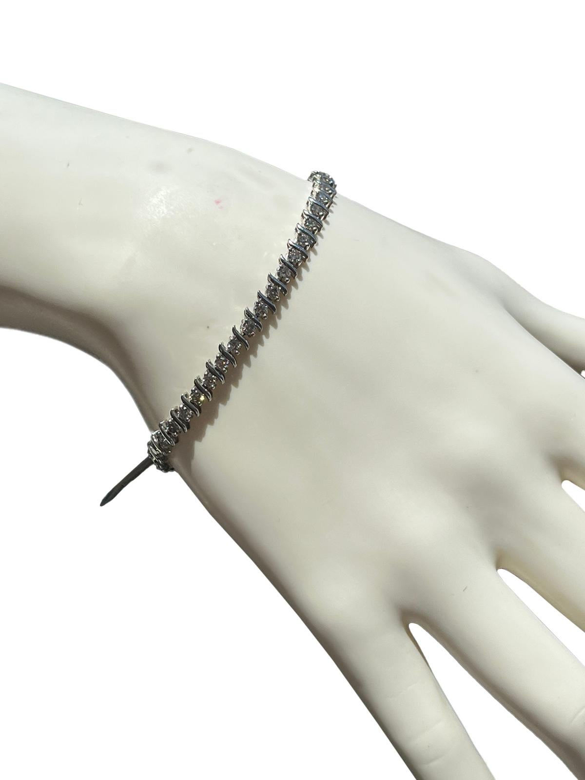 2.5 Carat Natural Round Diamond Tennis Bracelet 14 Karat White Gold In Excellent Condition For Sale In Aventura, FL