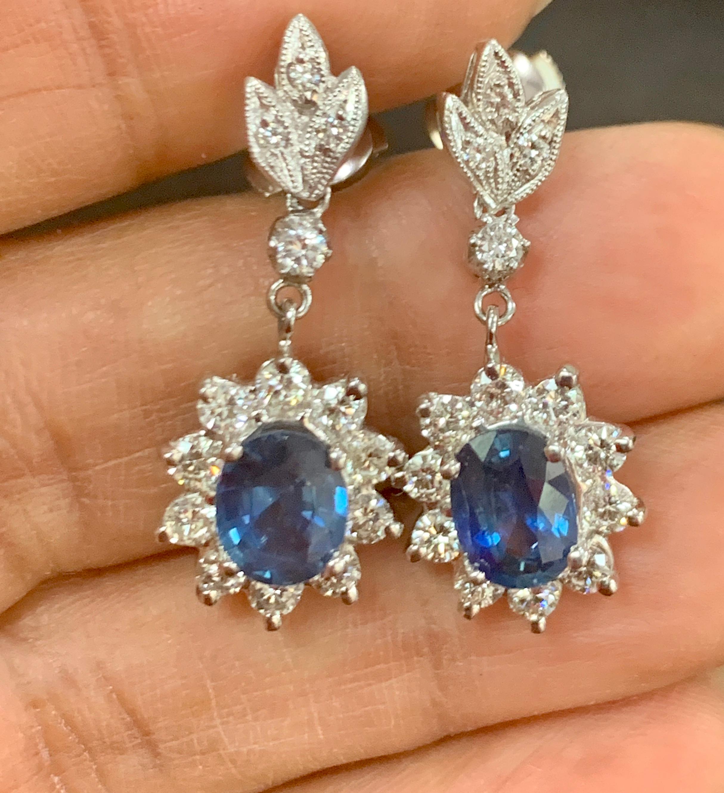 2.5 Carat Natural Sapphire & 2.0 Carat Diamond Hanging/Drop Earring 14Karat Gold In Excellent Condition In New York, NY