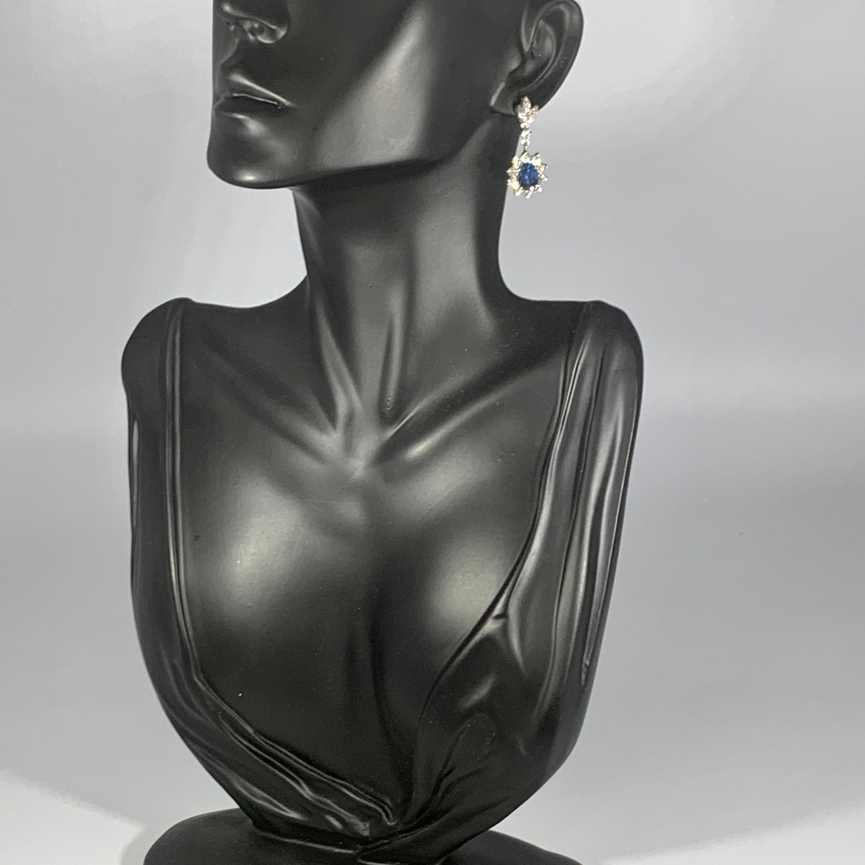 2.5 Carat Natural Sapphire & 2.0 Carat Diamond Hanging/Drop Earring 14Karat Gold 2