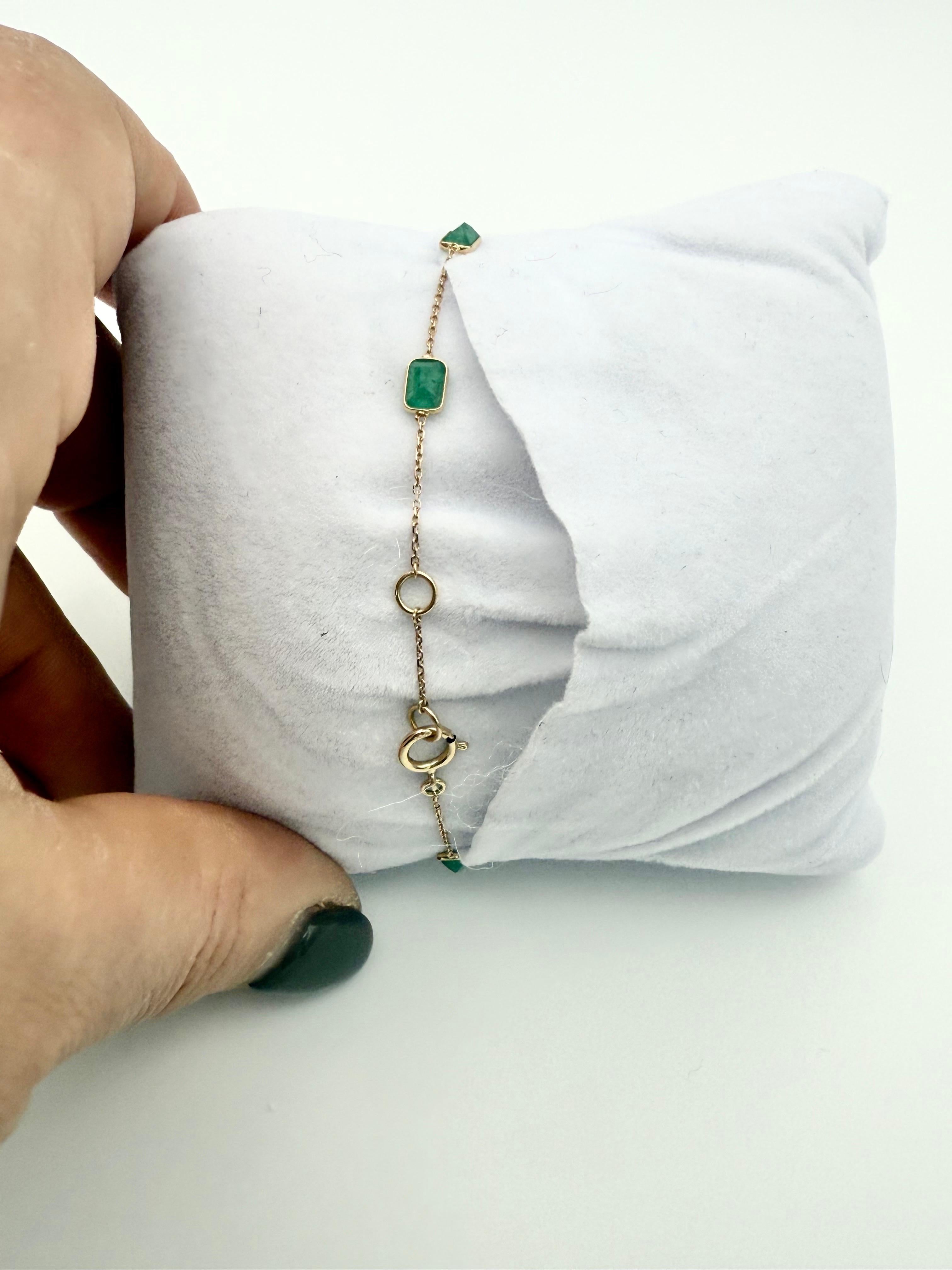 Pulsera apilable de oro amarillo de 18 quilates con cadena de esmeraldas de corte octogonal de 2,5 quilates en venta 4