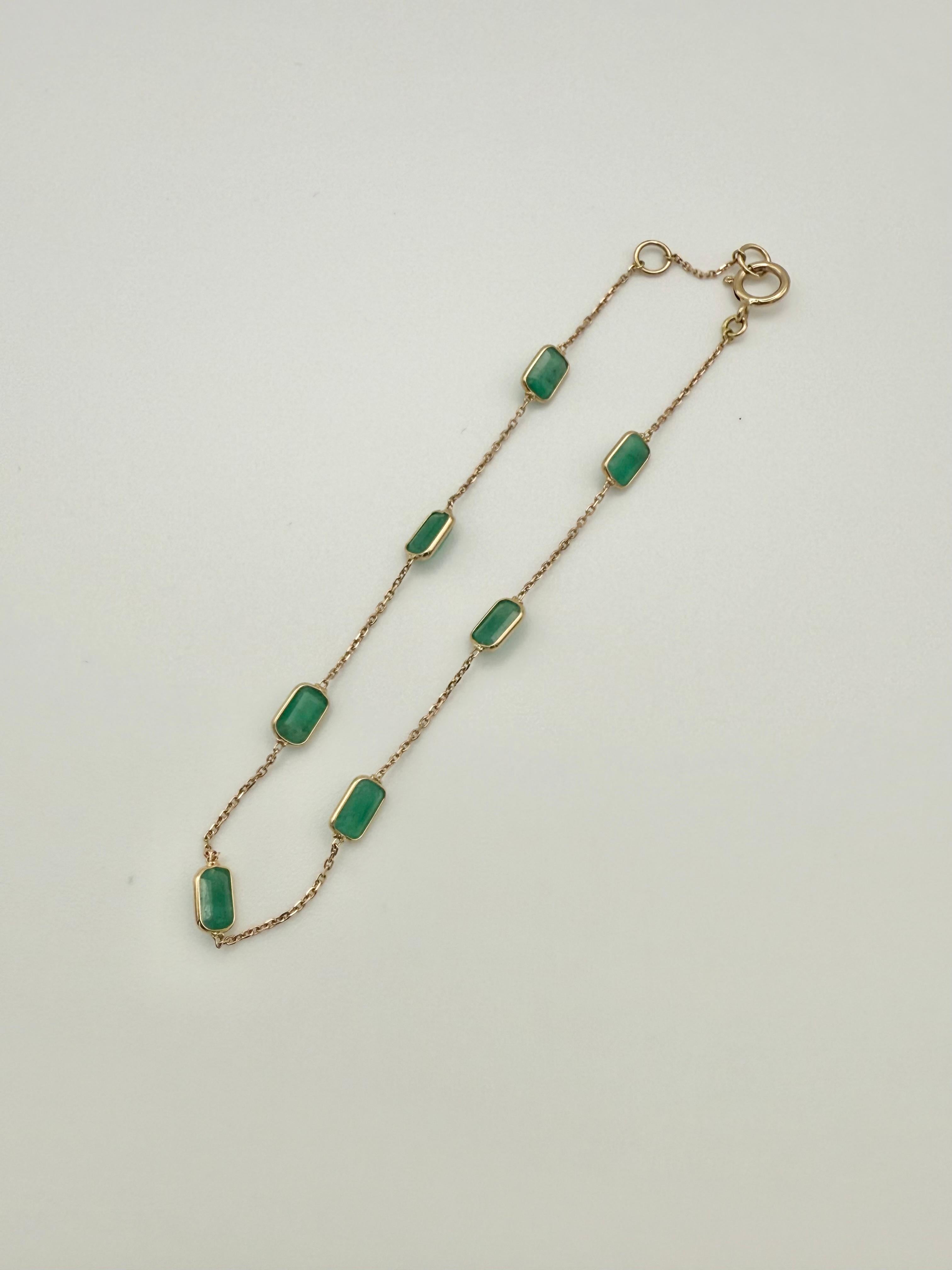 Pulsera apilable de oro amarillo de 18 quilates con cadena de esmeraldas de corte octogonal de 2,5 quilates en venta 6