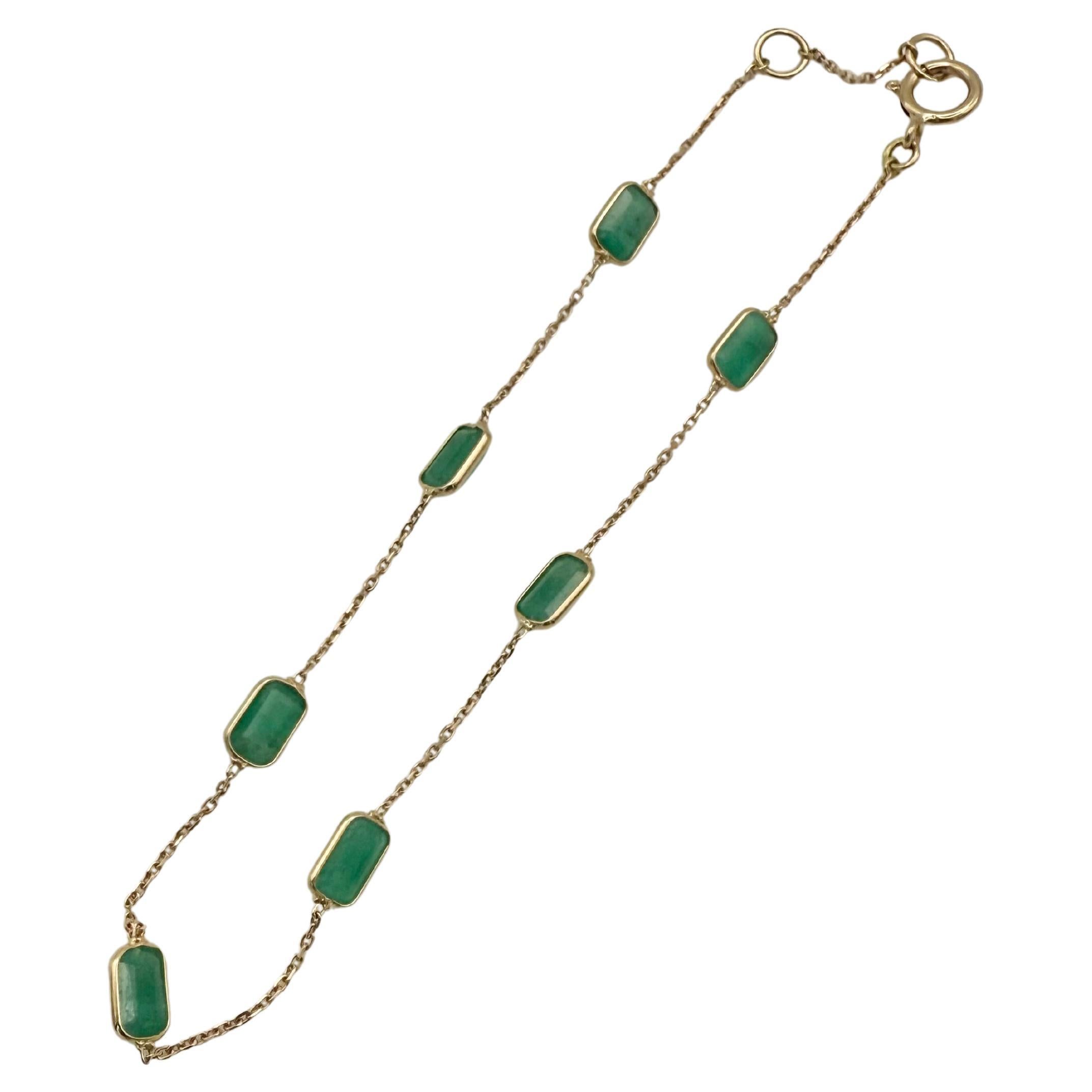 Pulsera apilable de oro amarillo de 18 quilates con cadena de esmeraldas de corte octogonal de 2,5 quilates

Esta elegante pulsera de esmeraldas talla octogonal de 2,5 quilates es una refinada expresión de lujo discreto y diseño atemporal. Fabricada