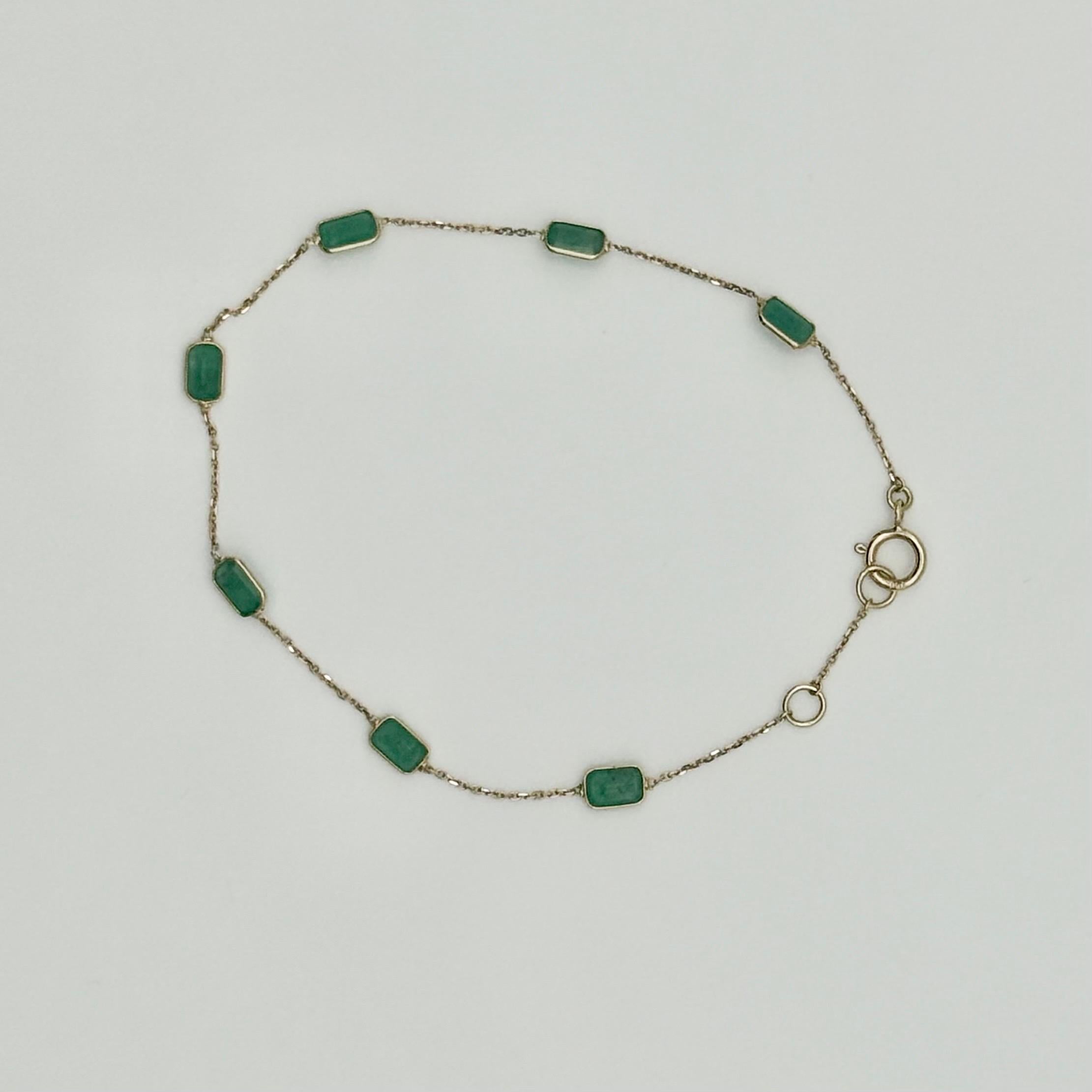 Pulsera apilable de oro amarillo de 18 quilates con cadena de esmeraldas de corte octogonal de 2,5 quilates Art Decó en venta