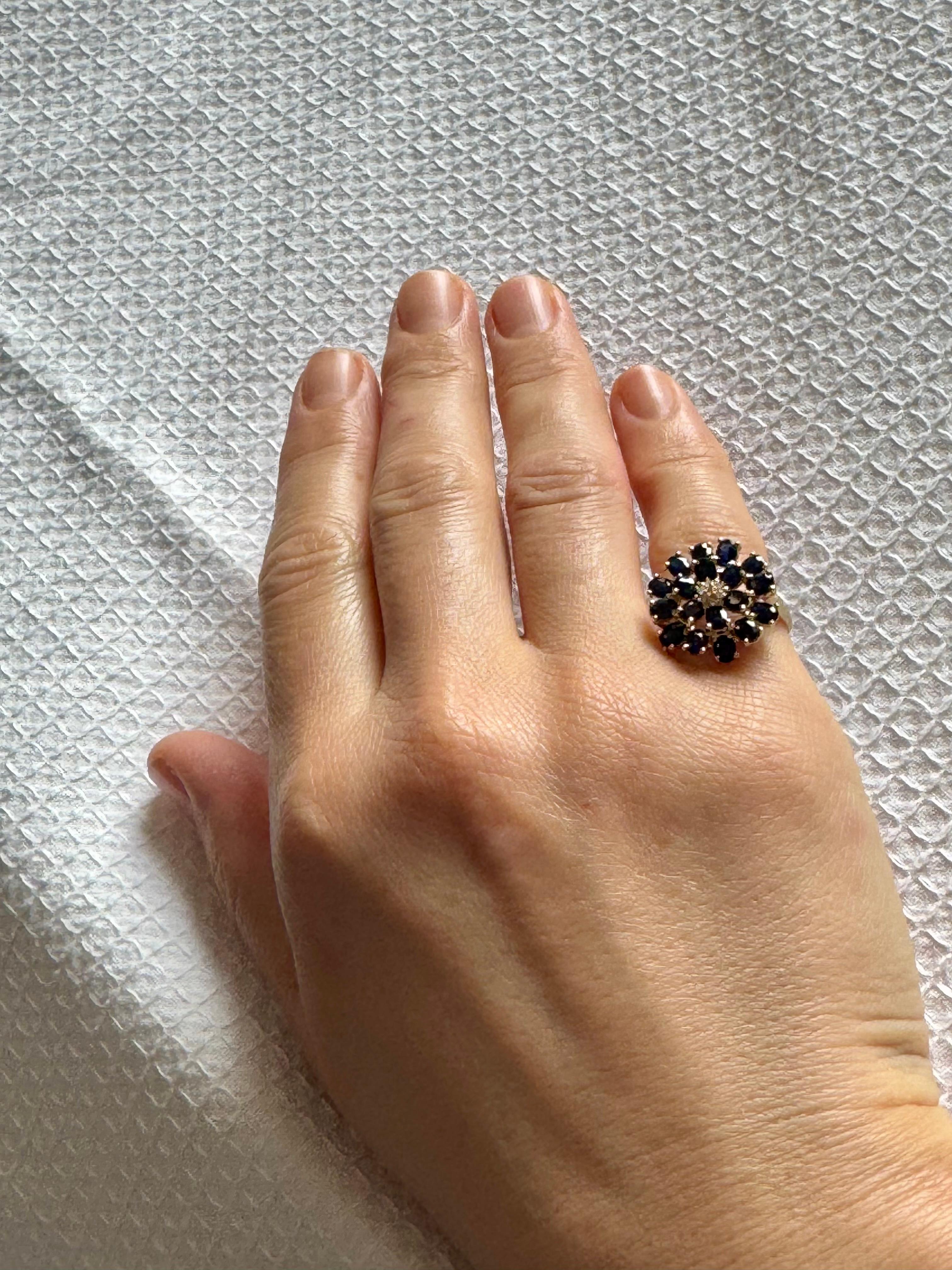 2,5 Karat ovaler blauer Saphir und Diamant-Cocktailring aus 14 Karat Gold Nachlass im Angebot 7