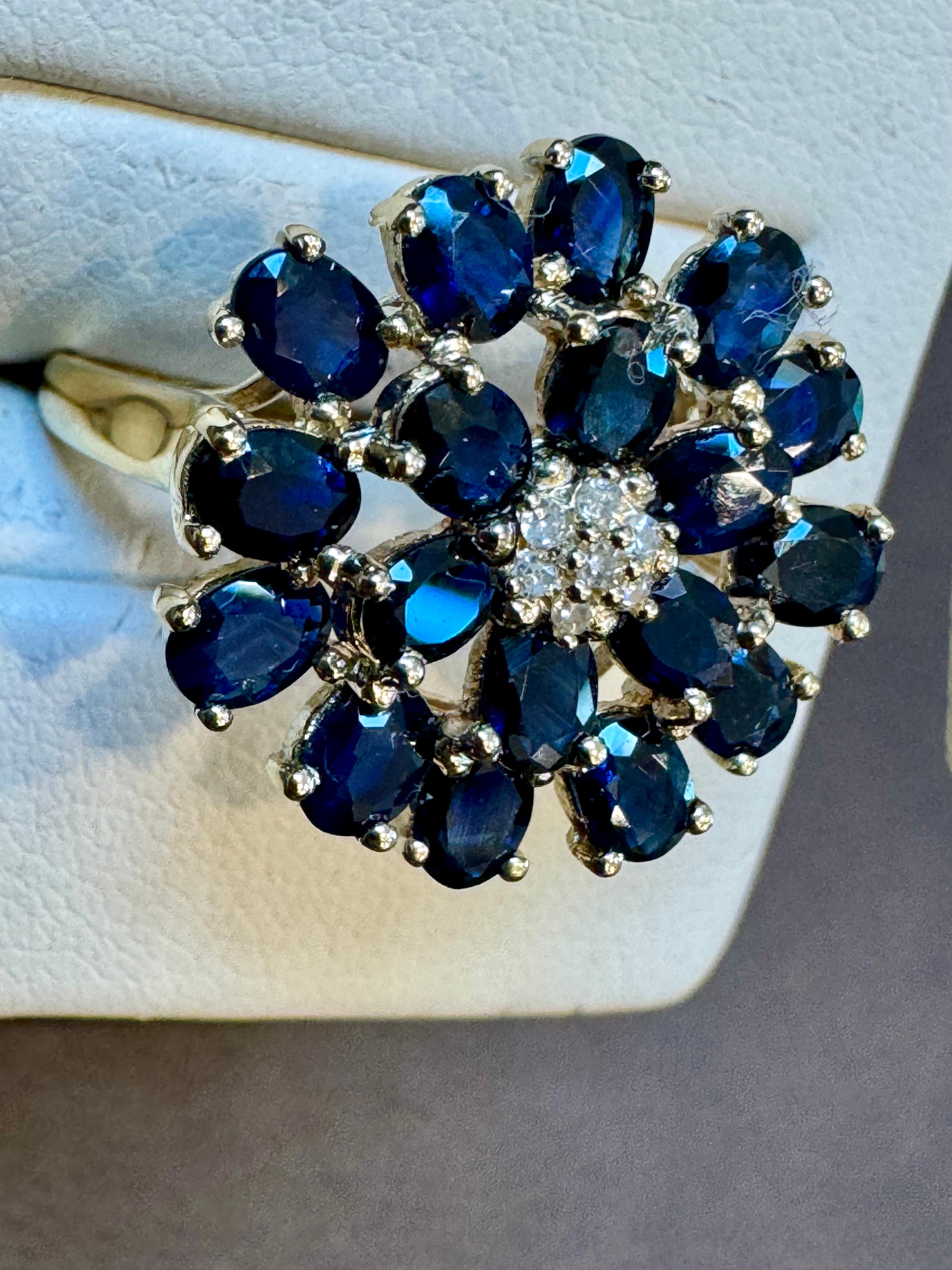 2,5 Karat ovaler blauer Saphir und Diamant-Cocktailring aus 14 Karat Gold Nachlass (Ovalschliff) im Angebot
