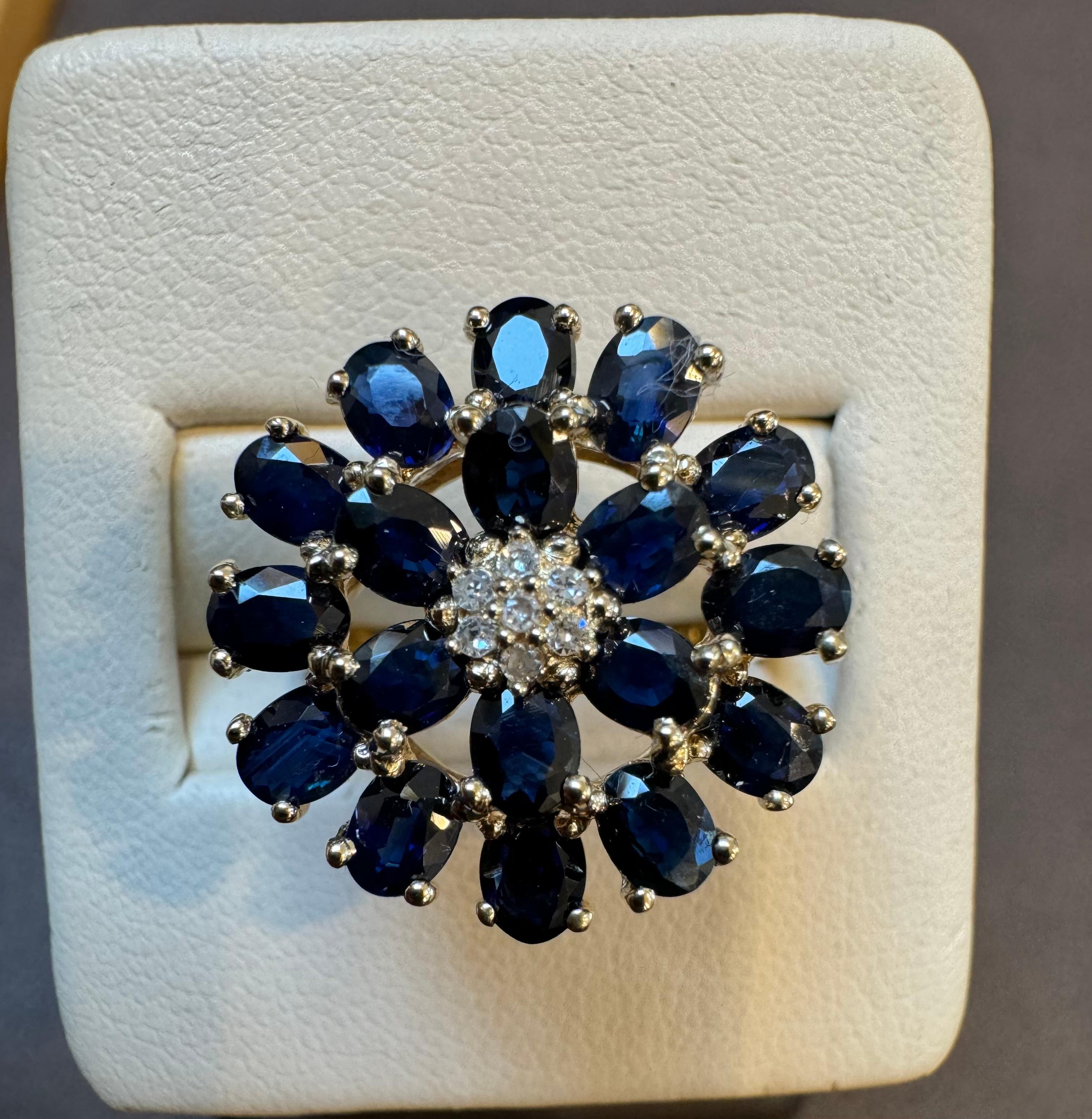 2,5 Karat ovaler blauer Saphir und Diamant-Cocktailring aus 14 Karat Gold Nachlass im Angebot 4