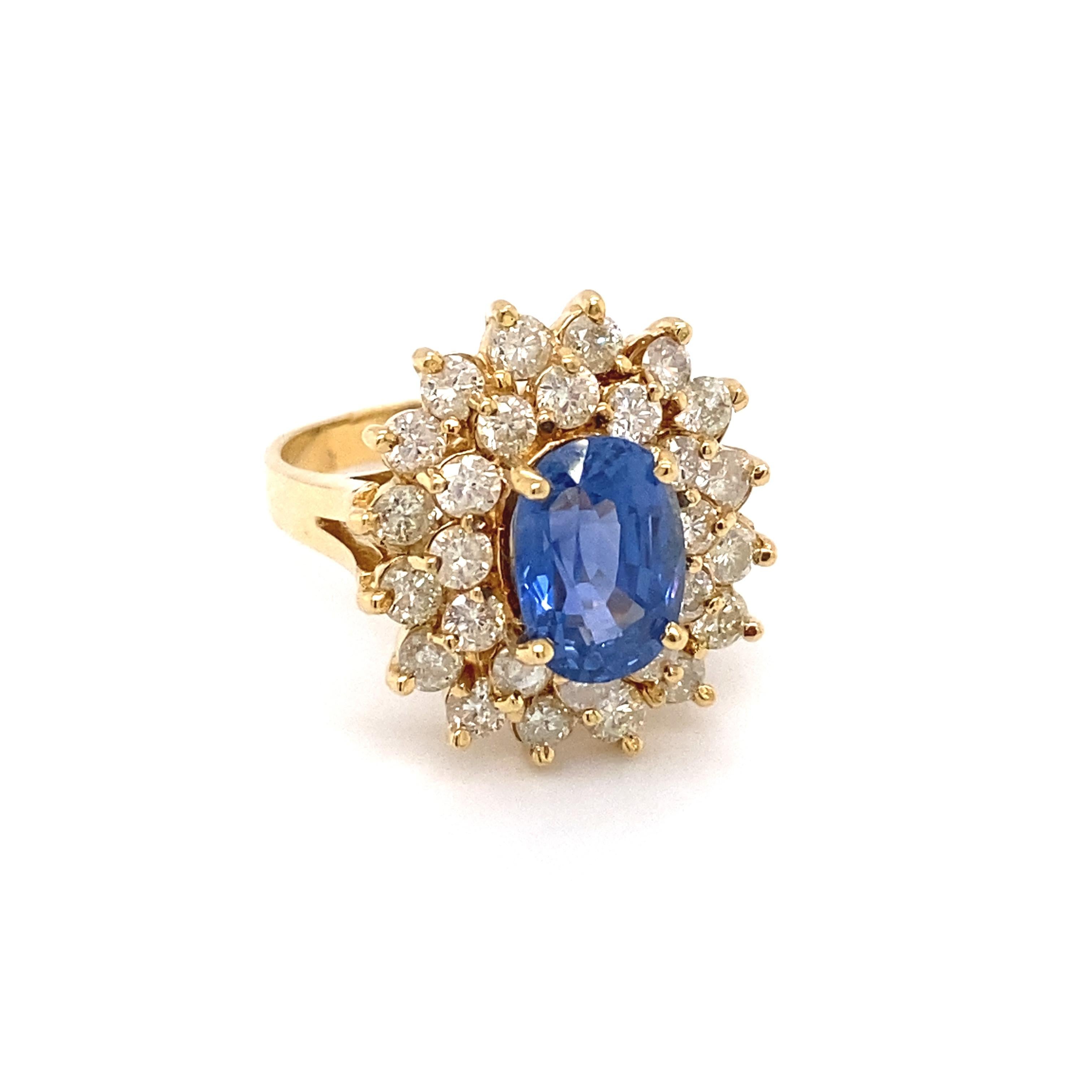 Etwa: 1980
Metall Typ: 18K Gold
Gewicht: 8,2 Gramm
Größe: US 6.75, größenverstellbar

Diamanten: 1 Karat Gesamtgewicht der Diamanten
Farbe: K
Klarheit: VS-SI
Schnitt: Rund 

Saphir: 2,5 Karat 
Schliff: Oval
Karat: 2,5 Karat Gesamt
Herkunft: Sri