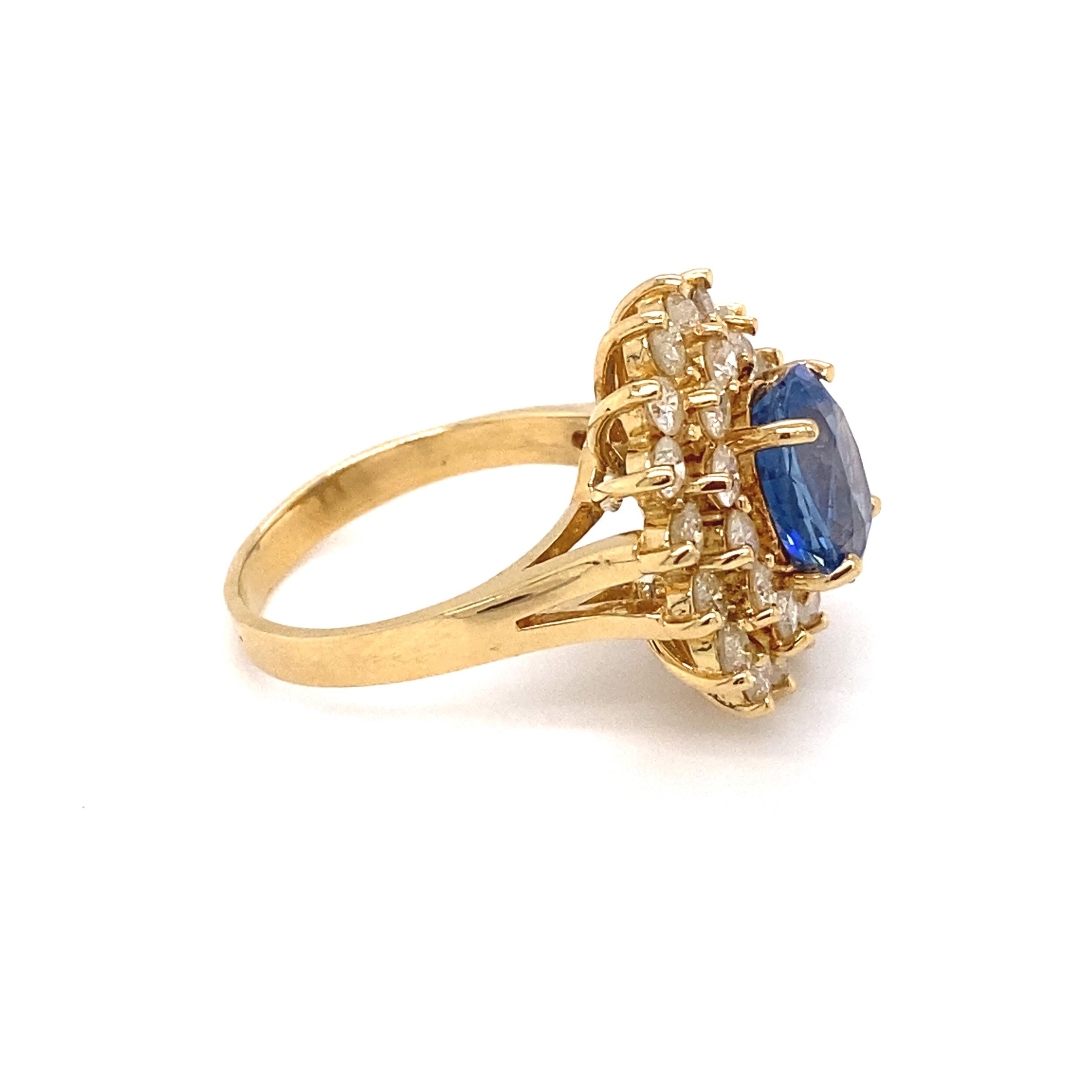 2,5 Karat ovaler Ceylon-Saphir und Diamant Doppel Halo Ring in 18 Karat Gold (Ovalschliff)